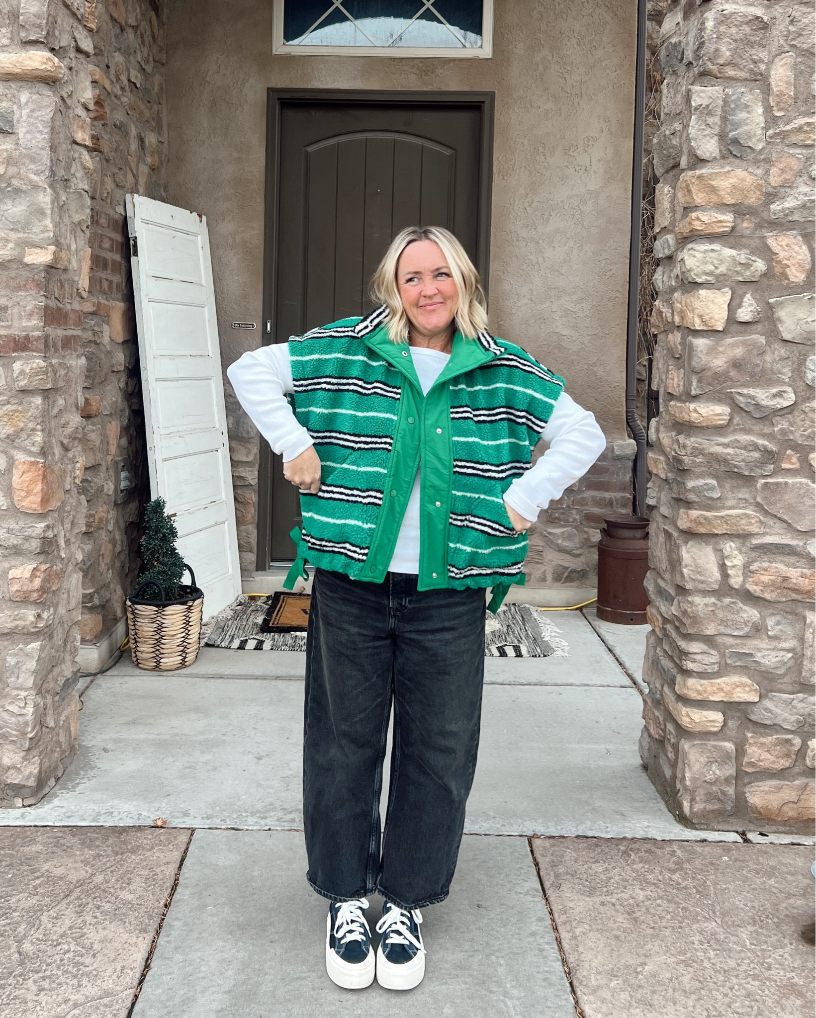 um. say YES to the vest! 💚🖤🤍
.
fav jeans + this vest just might make one of the cutest winter looks i own!
.
#fleecevest #fleece #stripedfleece #fleecejacket #freepeiple #boyfriendjeans #winterstyle #casualwinter #casualwinterstyle #momstyke #momlife

#LTKPetite #LTKSeasonal #LTKFindsUnder100