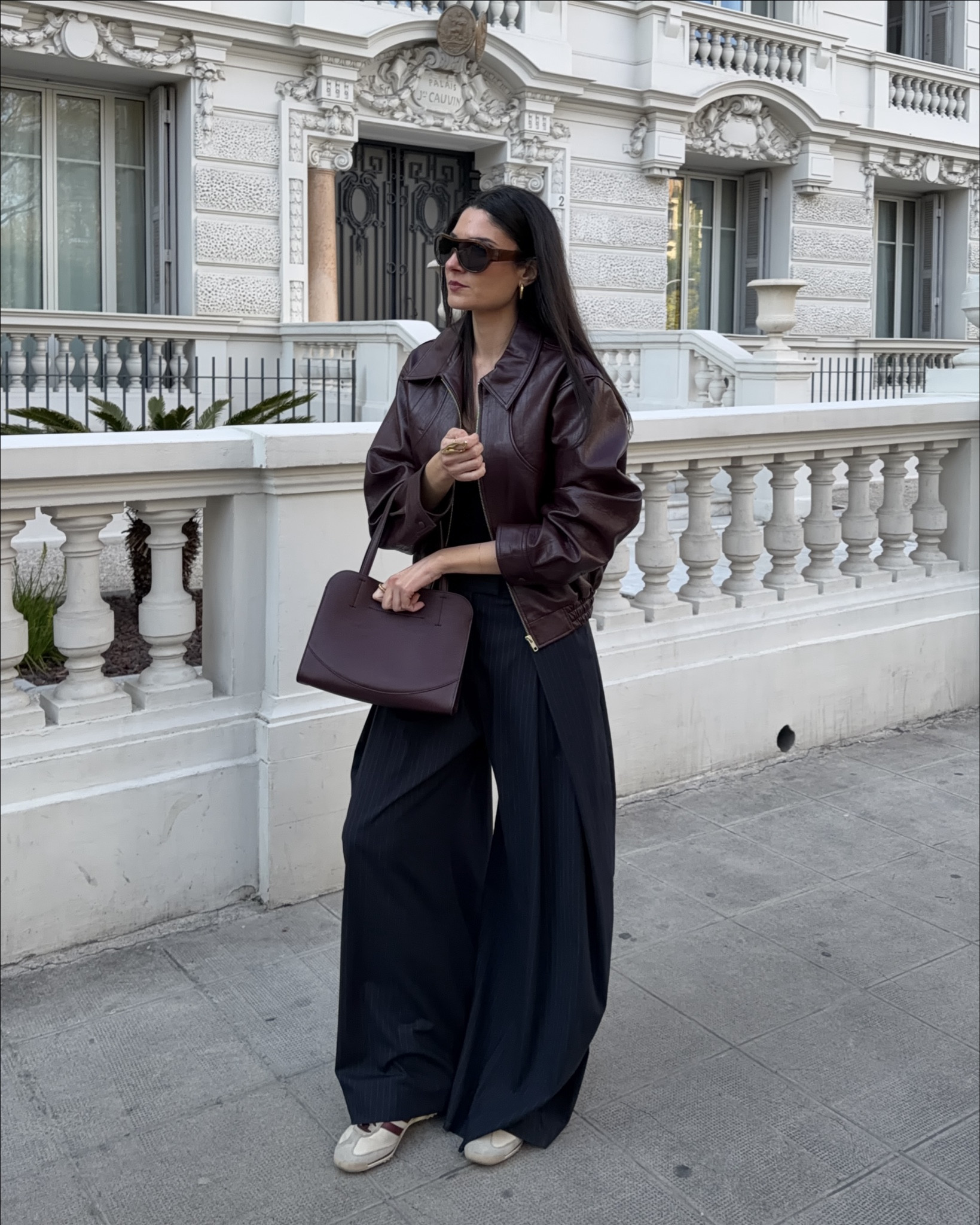 Navy blue & burgundy 

#LTKeurope #LTKfrance #LTKspring