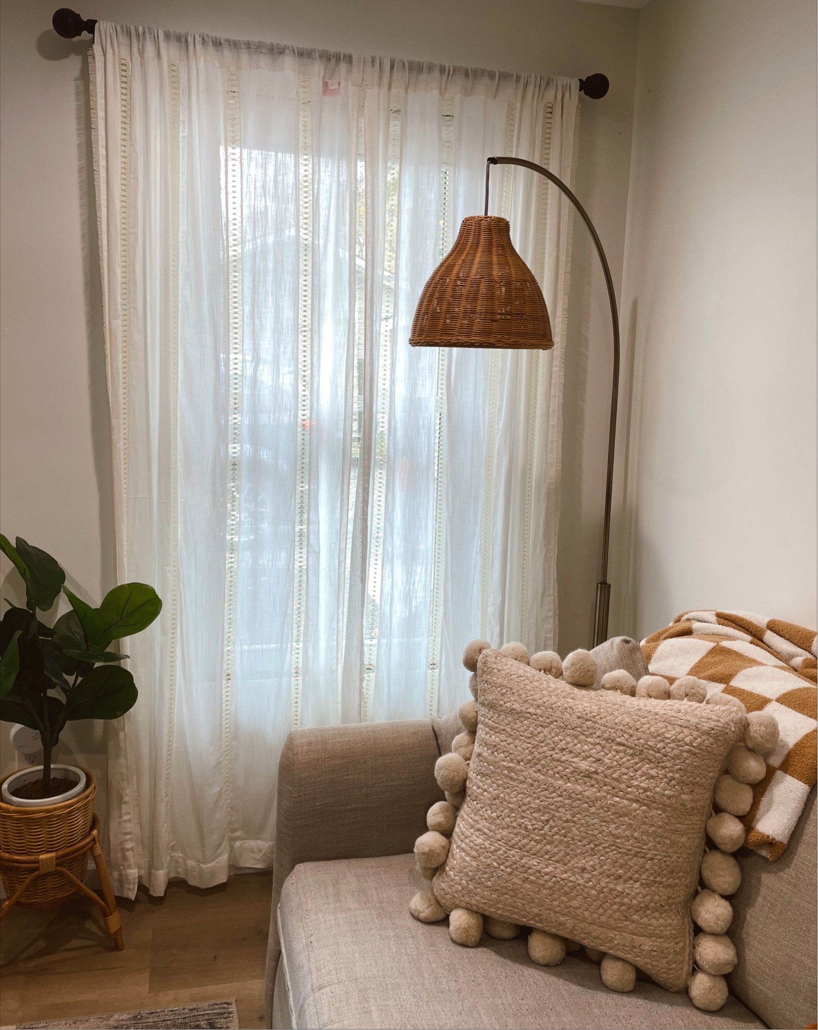 My cozy lil living room corner 🫶🏼



Rattan lamp, checkered print throw blanket, Amazon finds, faux plant, boho living room, curtains, opalhouse, target home decor, Anthropologie, Pom Pom throw pillow, fiddle leaf, wicker, plant stand, neutral tones, Wayfair couch, Christmas decor, simple, leggings, sneakers, makeup, beauty, accessories, Christmas tree, gift guides for the host, farmhouse, costal style, date night look

#LTKSeasonal #LTKhome #LTKCyberweek