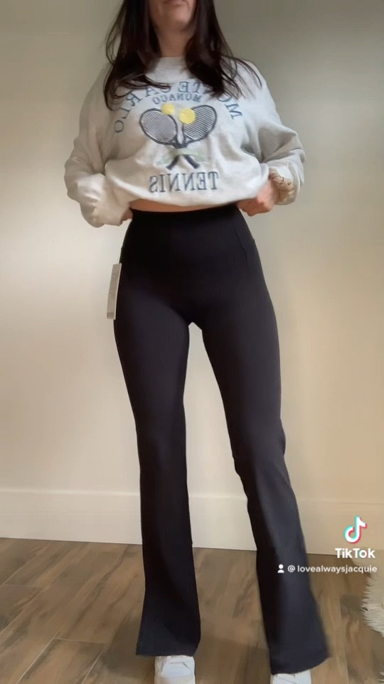 Fit tts 

#LTKfit #LTKshoecrush #LTKstyletip