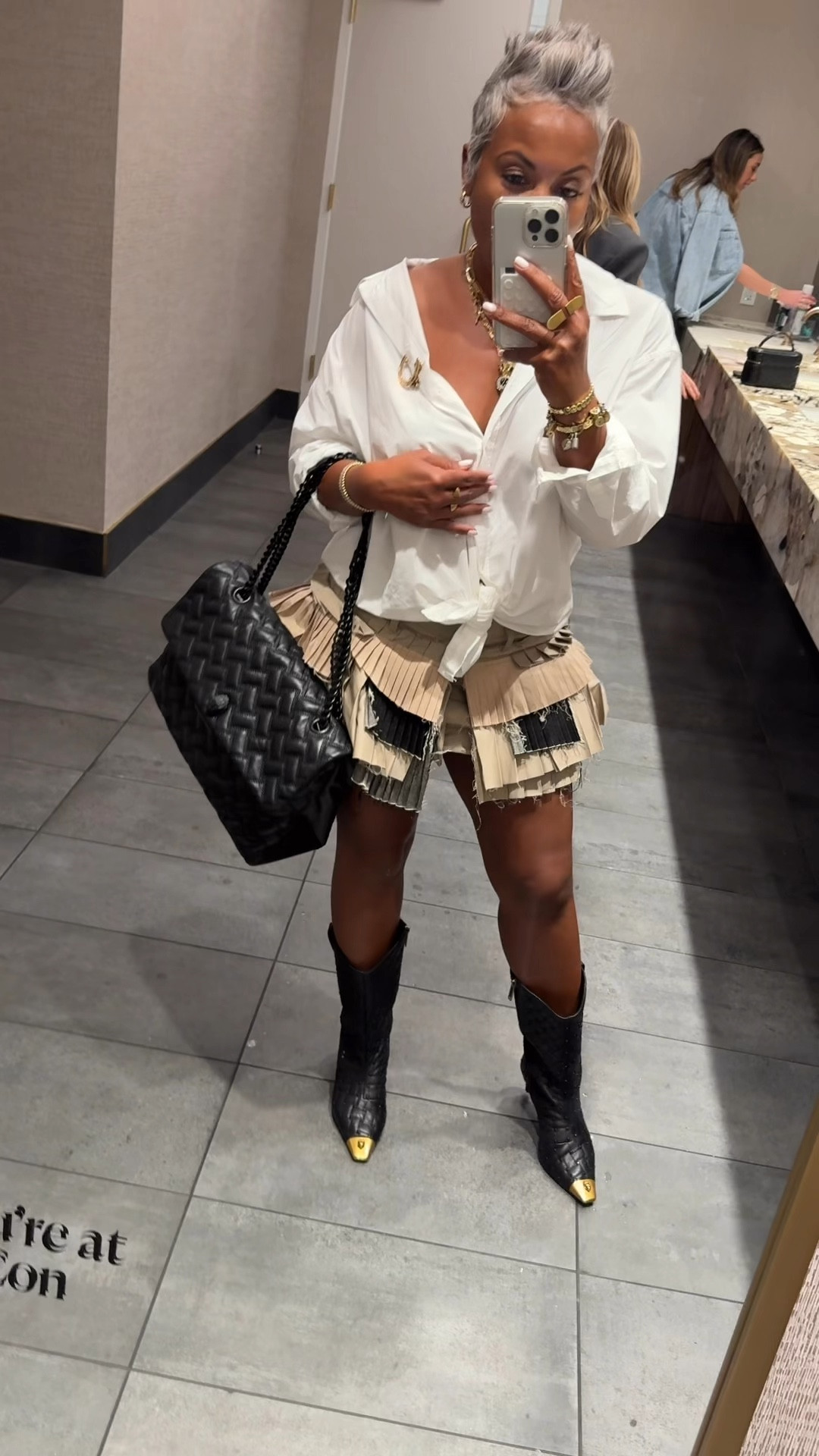 wearing a large in shirt | boots size up | skirt is sold out 🙏🏾
.
.
.
#fallfashion #kurtgeiger #silverpixie #shorthair #falltrends #akira #targetsyle #target
#LTKCon

#LTKStyleTip #LTKOver40