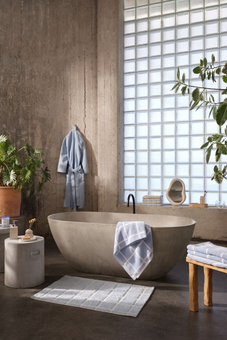 Checked Bath Towel | H&M (US + CA)