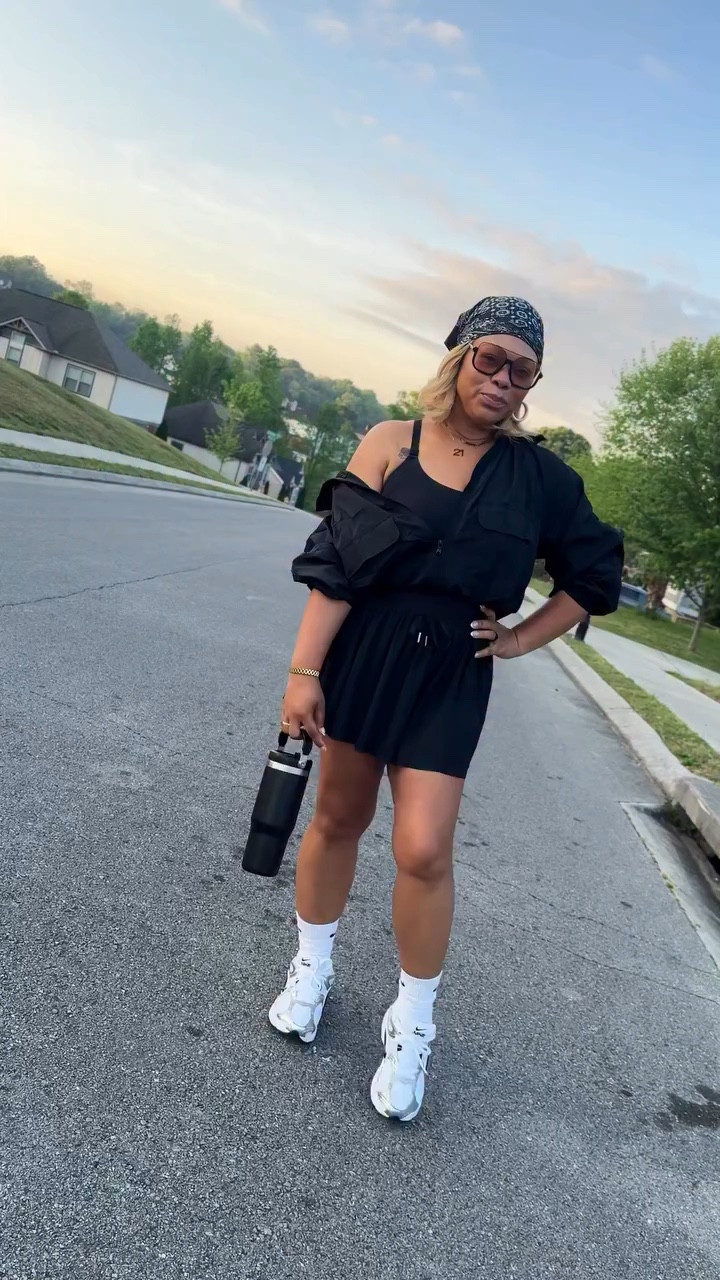 Today was amazing! 
Thanks to my girls for joining me💚
We did a 3k walk with @gworlsavenue @jessichanelxo 
Next walk is May 2nd! See ya there!
I’ll be a fit girl by summer! 
#fyp #21living💚 #walking