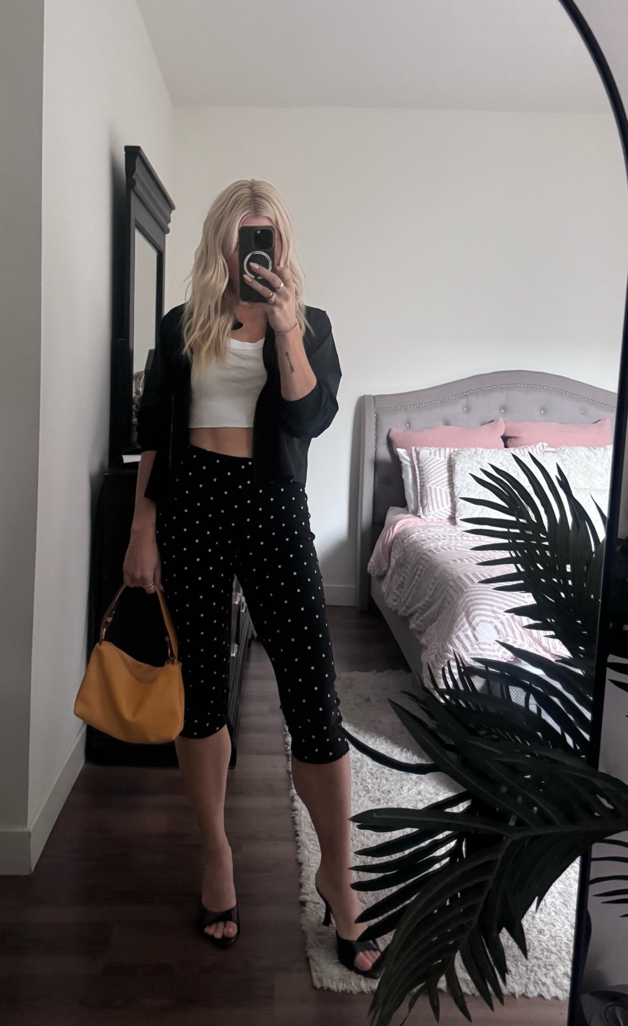 Polka dot capris and a crop top.

#LTKootd