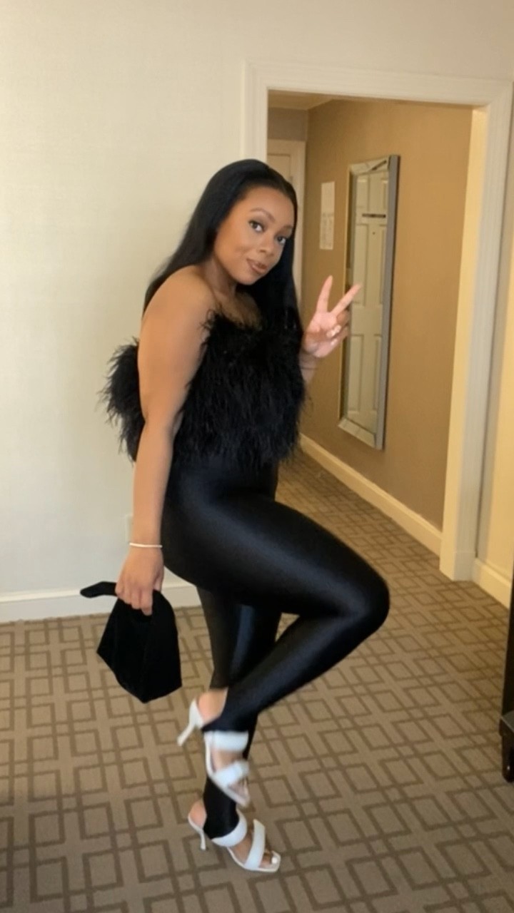 I’m in love with feathers. They are so playful and make a simple outfit pop! This top is from MB Finale. The bag… it’s a makeup bag from Merit Beauty 🤭 I use it as a purse. Other items linked below💕