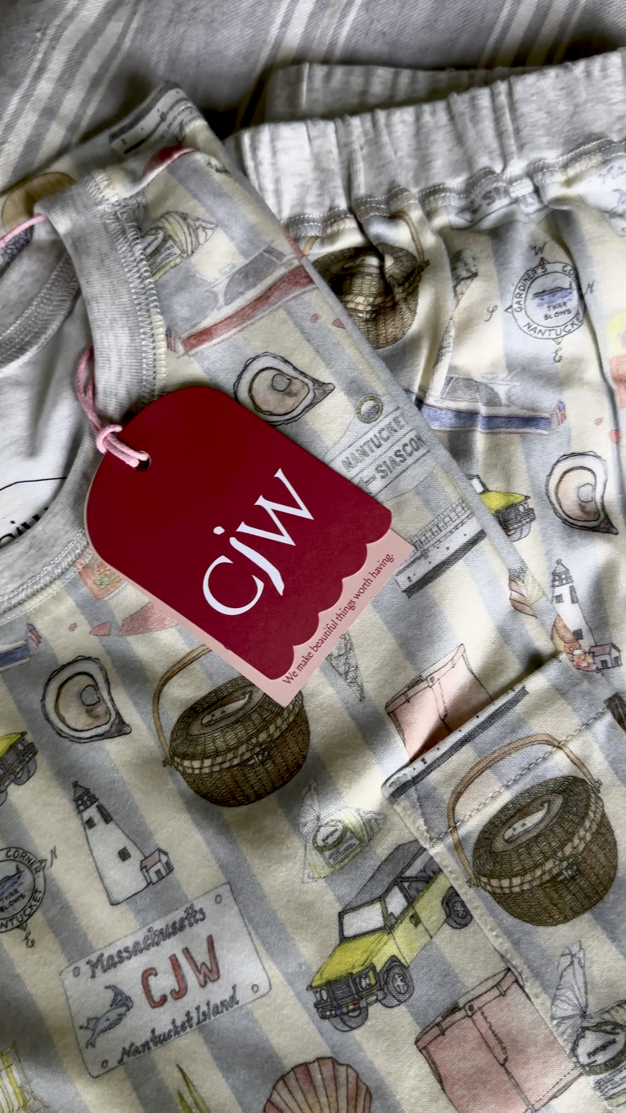 The CUTEST Nantucket print lounge set ever! Run don’t walk for this adorable ladies set & you can even get a matching set for your minis!

#LTKBacktoSchool #LTKTravel #LTKSeasonal