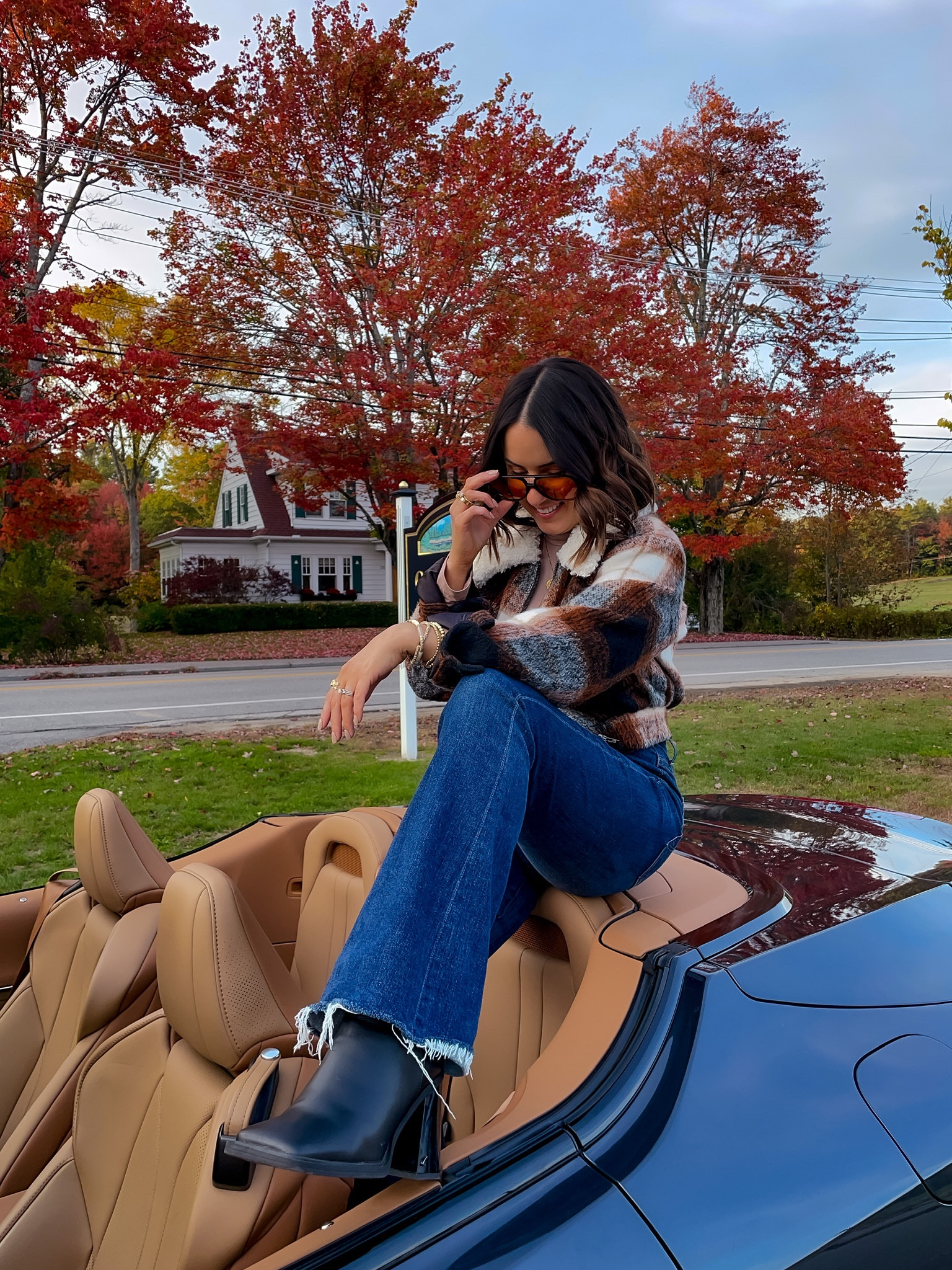 Casual fall outfit - s in jacket, m in turtle, 28 in denim ; boots on sale as is my turtleneck & electric picks code is LOMEYER20 🤍

#falloutfit #flarejeans #jacket #blackboots

#LTKunder100 #LTKSeasonal #LTKstyletip