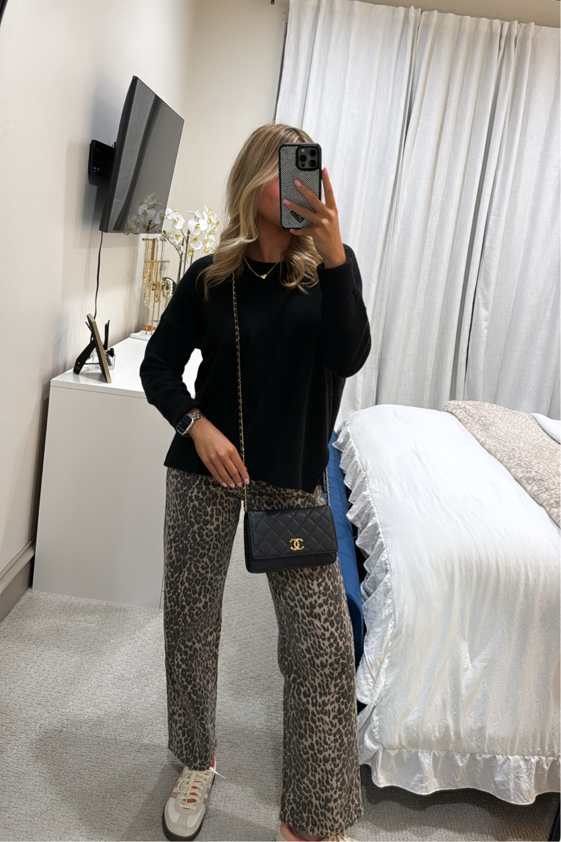 Cute, but casual fit of the day🤍

#LTKItBag #LTKShoeCrush #LTKFindsUnder100