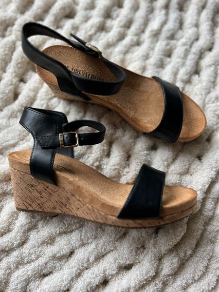 Wedge sandals 

Amazon fashion  shoes  sandals  Amazon finds  summer outfit 

#LTKStyleTip #LTKShoeCrush #LTKFindsUnder50