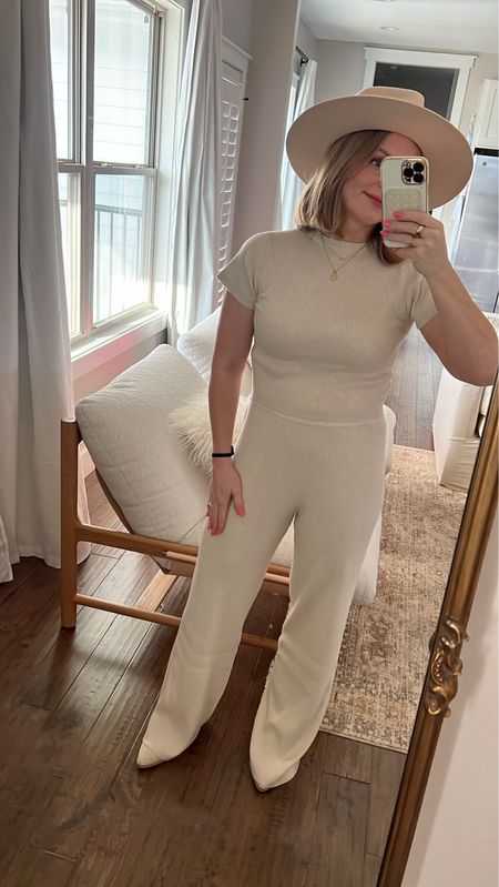 Linking my fav new set from Nuuds! It’s so soft ♥️ 

True to size set, I’m wearing a small. Nice high waisted the way I like it! 

#LTKSeasonal #LTKworkwear #LTKstyletip