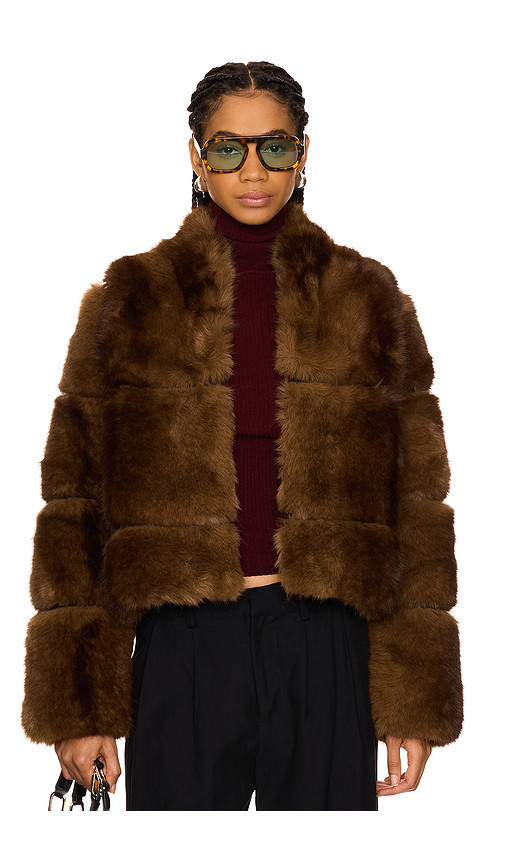 Apparis Sai Mink Short Coat in Brown. Taglia L. Also in M, S, XS, XXS. | Revolve Clothing (Global)