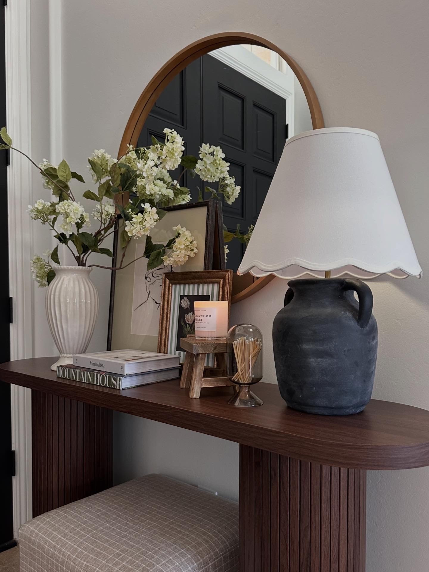 Entryway details ❤️

#LTKSeasonal #LTKHome #LTKdayinmylife