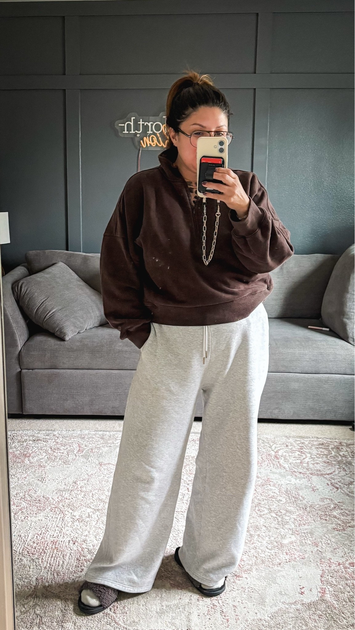 Today’s couch ‘fit:
A&F sweatshirt - XL
A&F wide leg sweatpants - L
Vionic slippers
@Vionic Shoes @abercrombie

#LTKOver40 #LTKMidsize #LTKootd