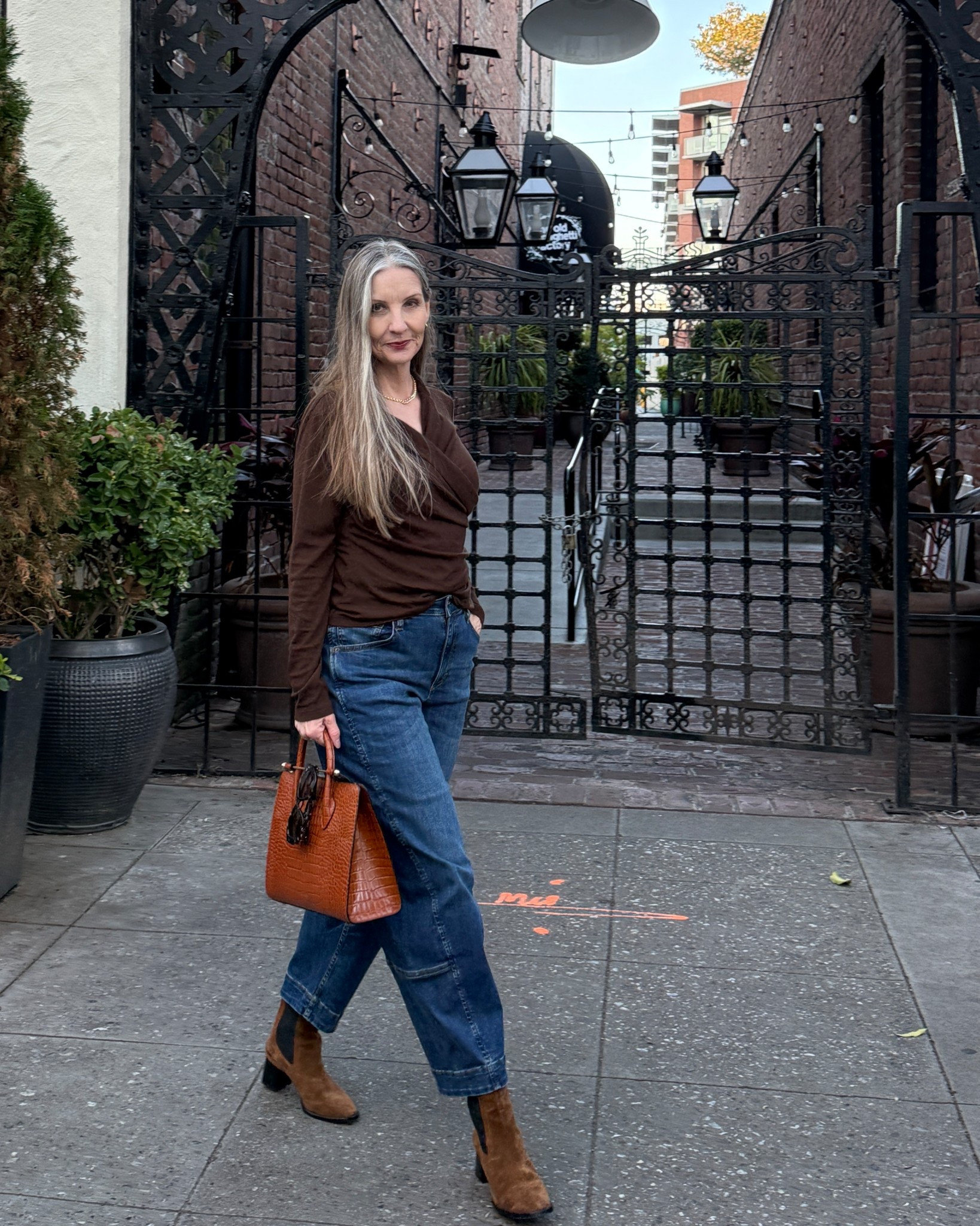 Barrel jeans flattering on midsize, midlife bodies!  True to size.

#styleover40 #styleover50 #minimaliststyle #midsizestyle #capsulewardrobe #casualootd #modernminimalist #sustainablestyle 
#effortlessstyle #simplestyle #modernclassics 

#LTKover40 #LTKmidsize #LTKitbag