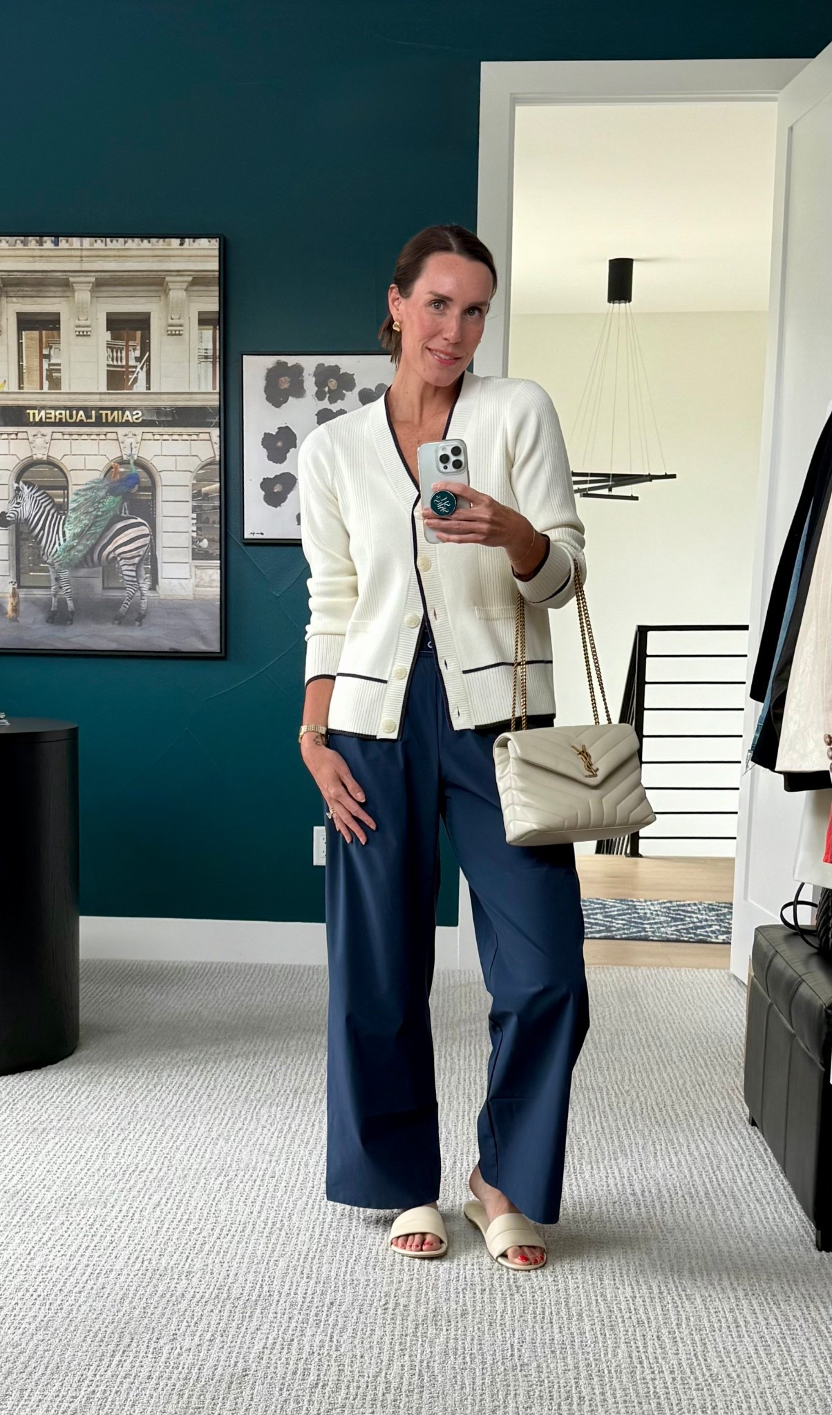 Pairing athliesure pieces (these Alo trousers) with elevated, polished pieces (like this cardigan and handbag) is my go-to outfit formula for bopping around, running errands, etc. Comfy chic style. ⚡️