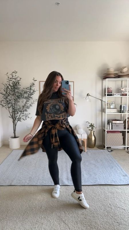 How to style leather pants in a super causal way. NFL game day outfit, whose watching some football?! 

Spanx faux leather leggings, size medium 
Graphic tee size medium
Flannel size medium
Sneakers 37EU = US size 6

Leather Leggings Styling / Leather Pants Outfits

#LTKSeasonal #LTKVideo #LTKmidsize