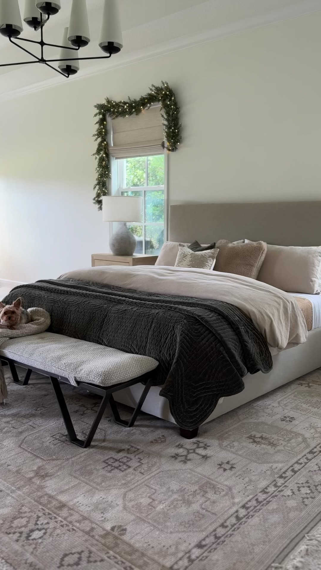 Winter bedroom inspo 😌

bedding, bed, sheets, duvet, quilt, winter, cozy, Christmas, tree, garland, pottery barn, sale, home, decor, decoration 

#LTKHome #LTKHoliday #LTKVideo