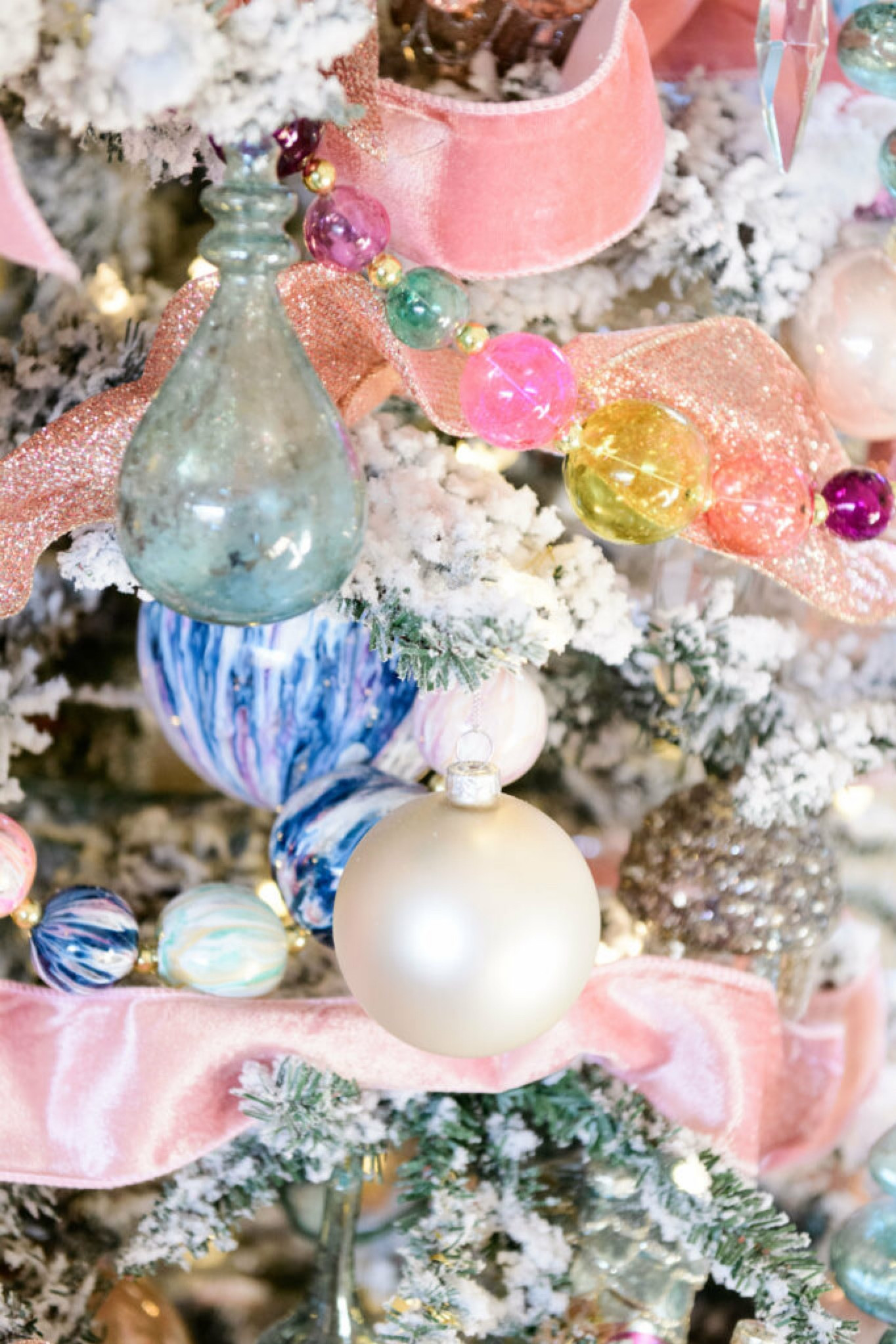 Shop my fabulous Holiday Home 

Ornaments  holiday  decor  home decor  holiday home decor  holiday hone  Christmas tree 

#LTKGiftGuide #LTKSeasonal #LTKHoliday