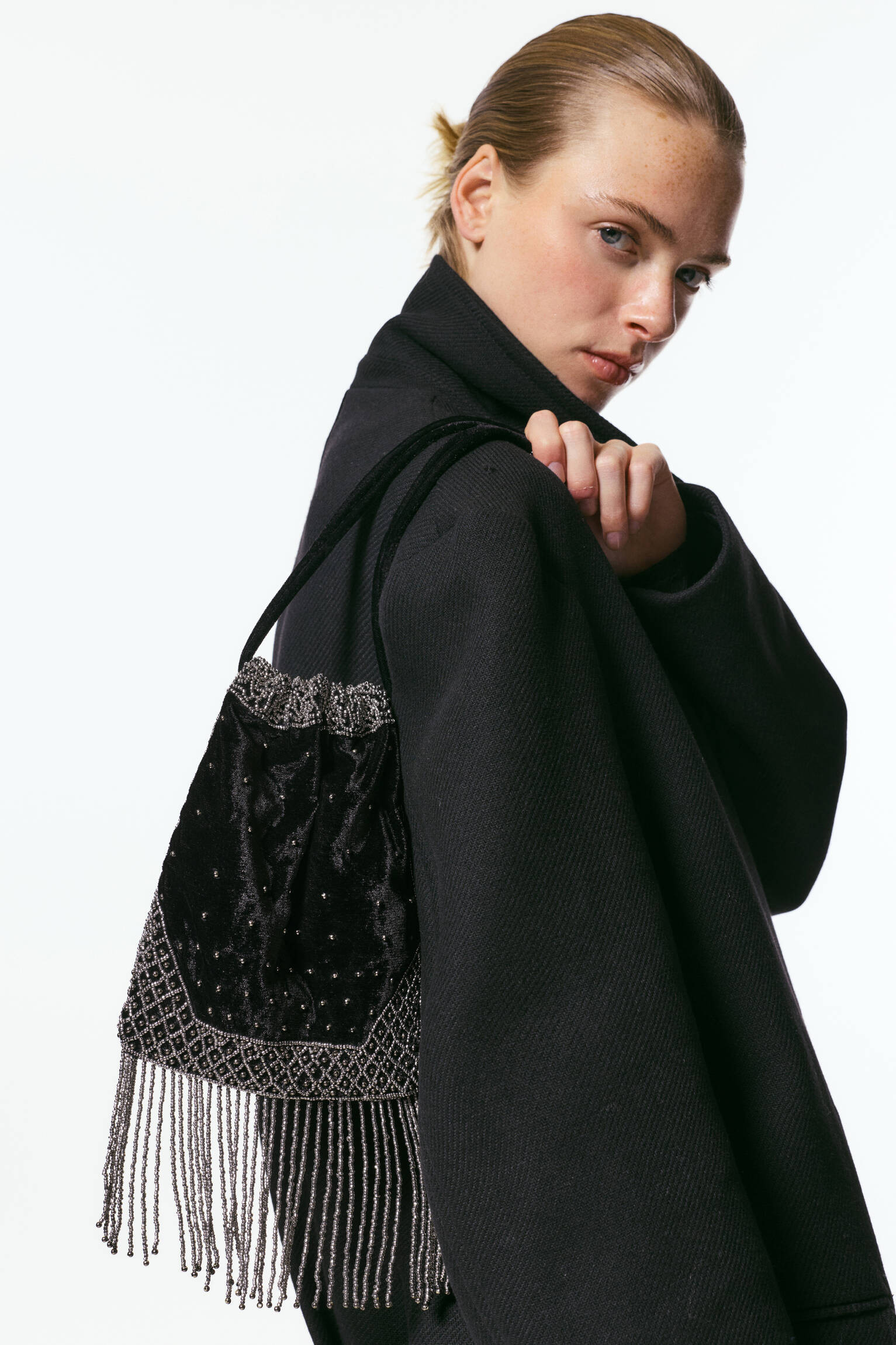 Velvet beaded bag - pull&bear | PULL and BEAR UK