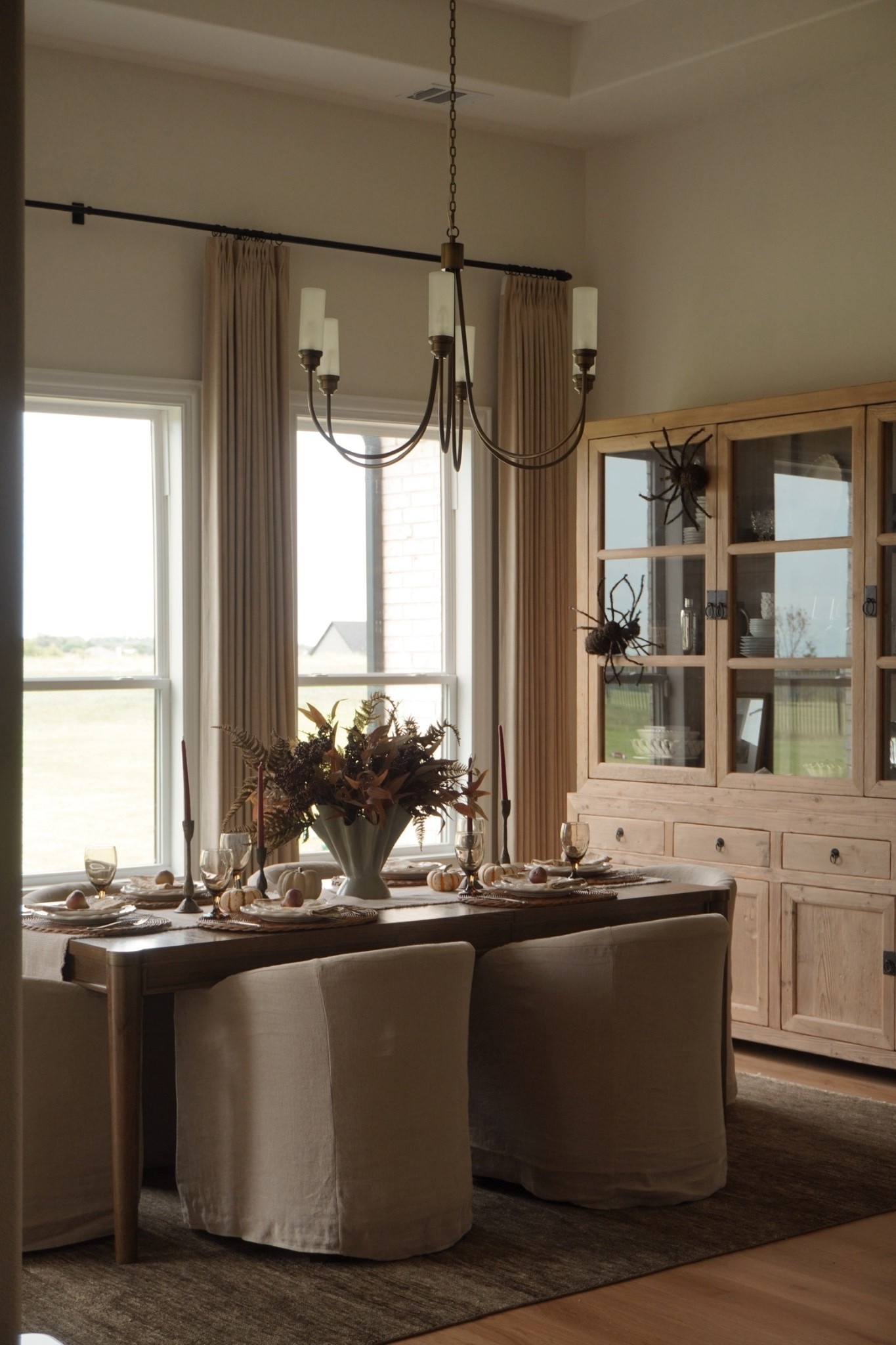 A little halloween / fall dining room moment! 

dining room, seasonal dining room, fall dining room, fall dining inspo, fall home 

#LTKHome #LTKSeasonal #LTKHalloween