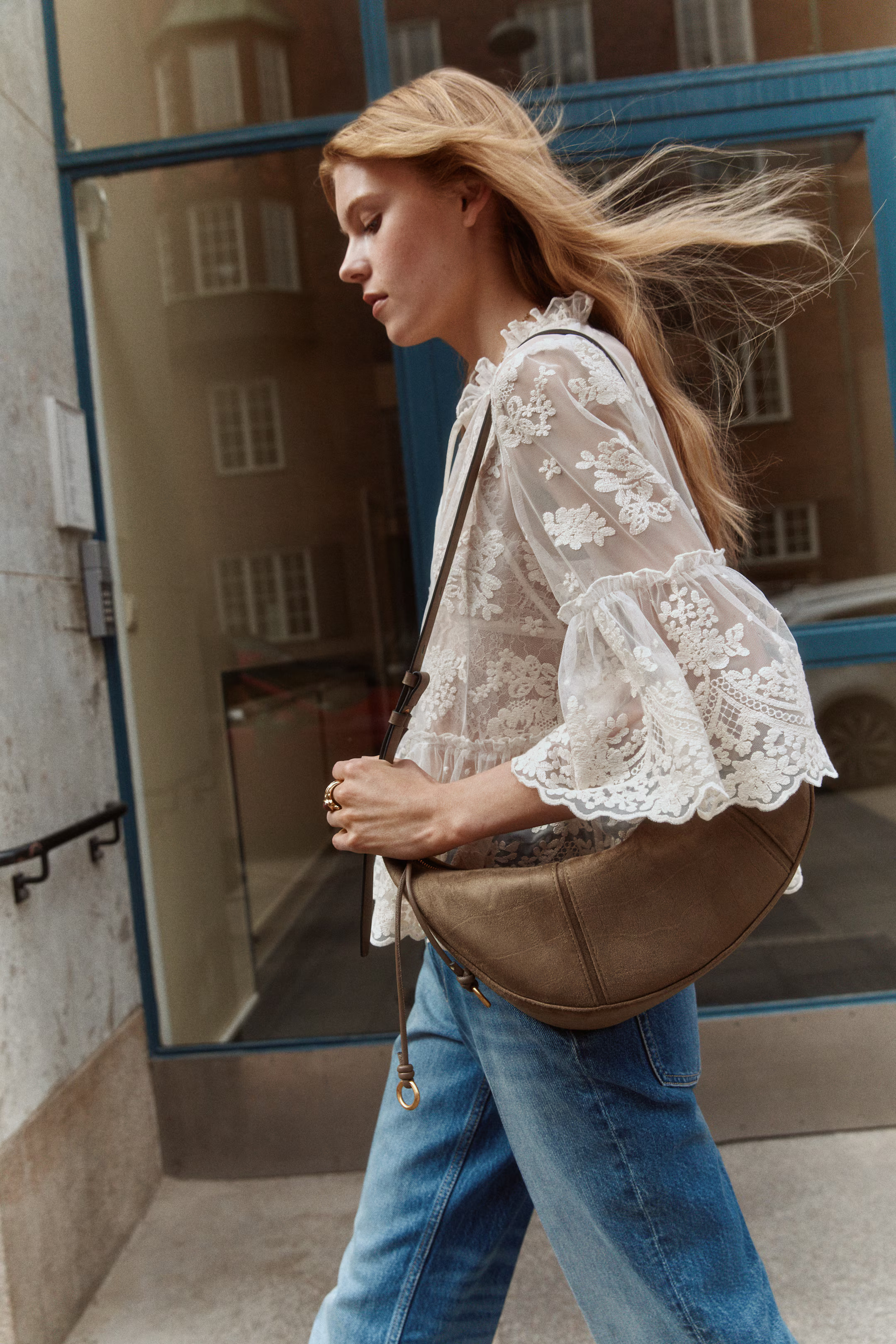 Curved shoulder bag | H&M (UK, MY, IN, SG, PH, TW, HK)