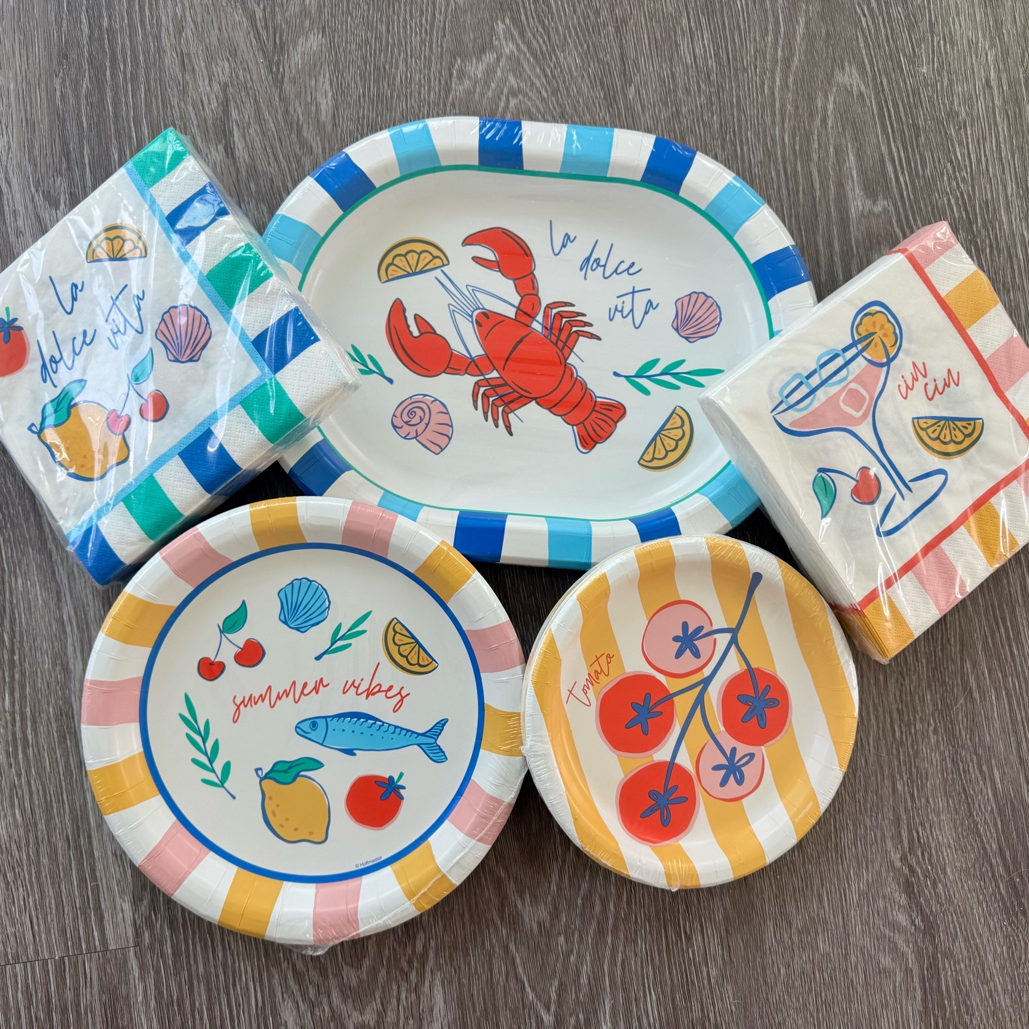 The most adorable paper plates form Walmart 🐟 🍋 🍅 🍒