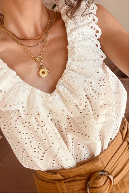 White ruffle summer top and gold jewelry - casual outfit ideas 