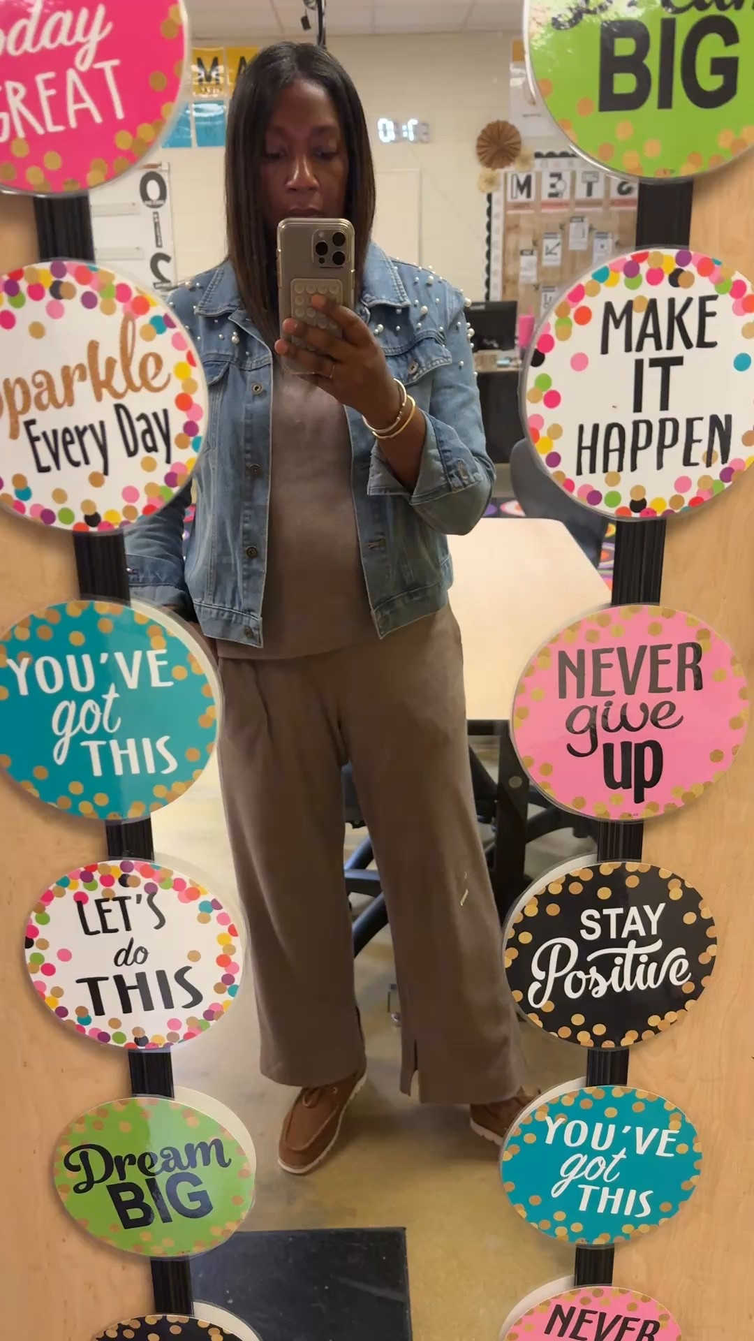 #teacherlook Pact our fit with a denim jacket and boat shoes 


#LTKStyleTip #LTKMidsize #LTKOver40