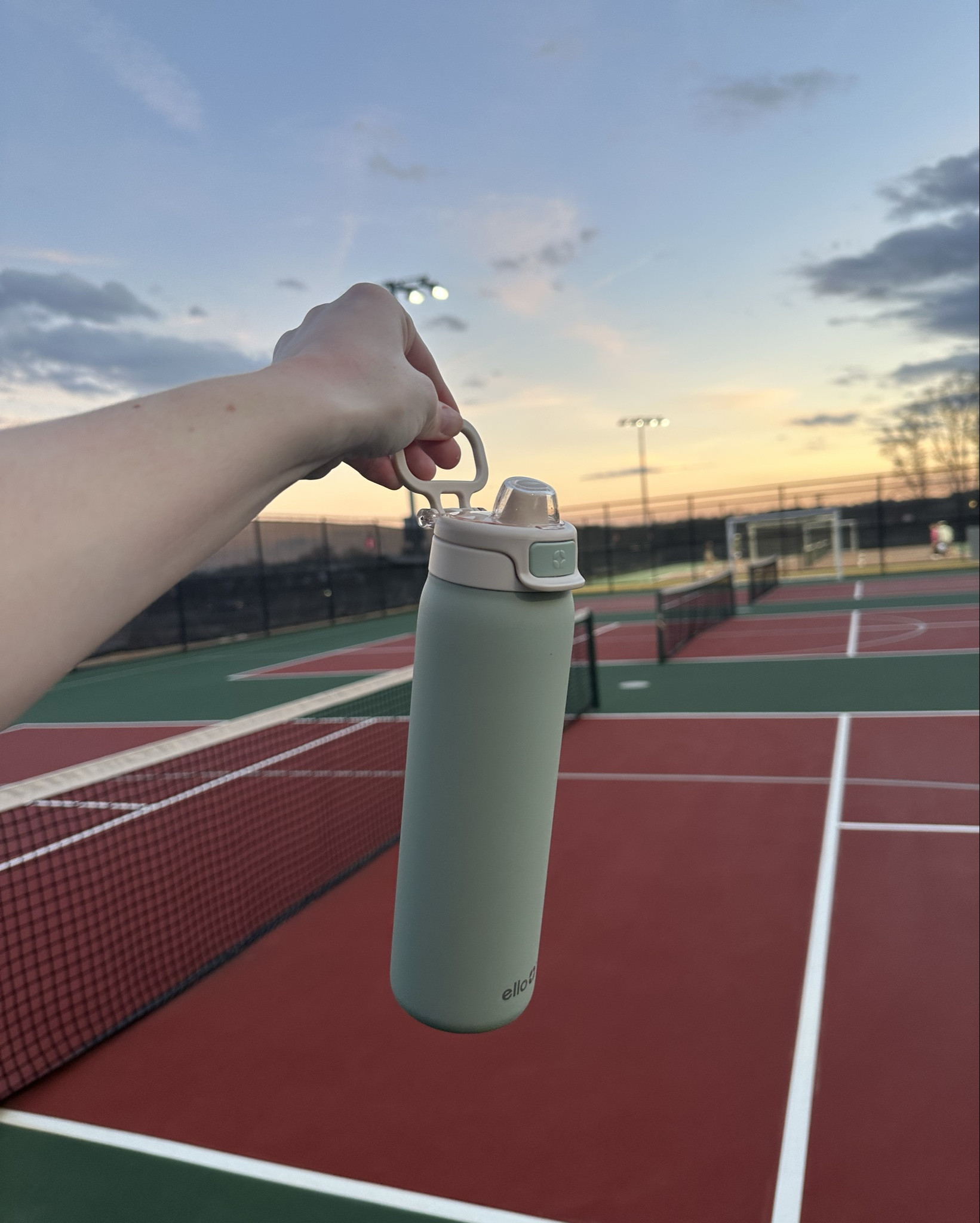 MY NEW FAVORITE WATER BOTTLE💧
The thing that sold me was not having to unscrew a lid and and hold a straw and lid while filling up my water bottle 👏🏻I’m obsessed! I have the 22oz in color Pistachio! 

#LTKActive #LTKU #LTKmomlife