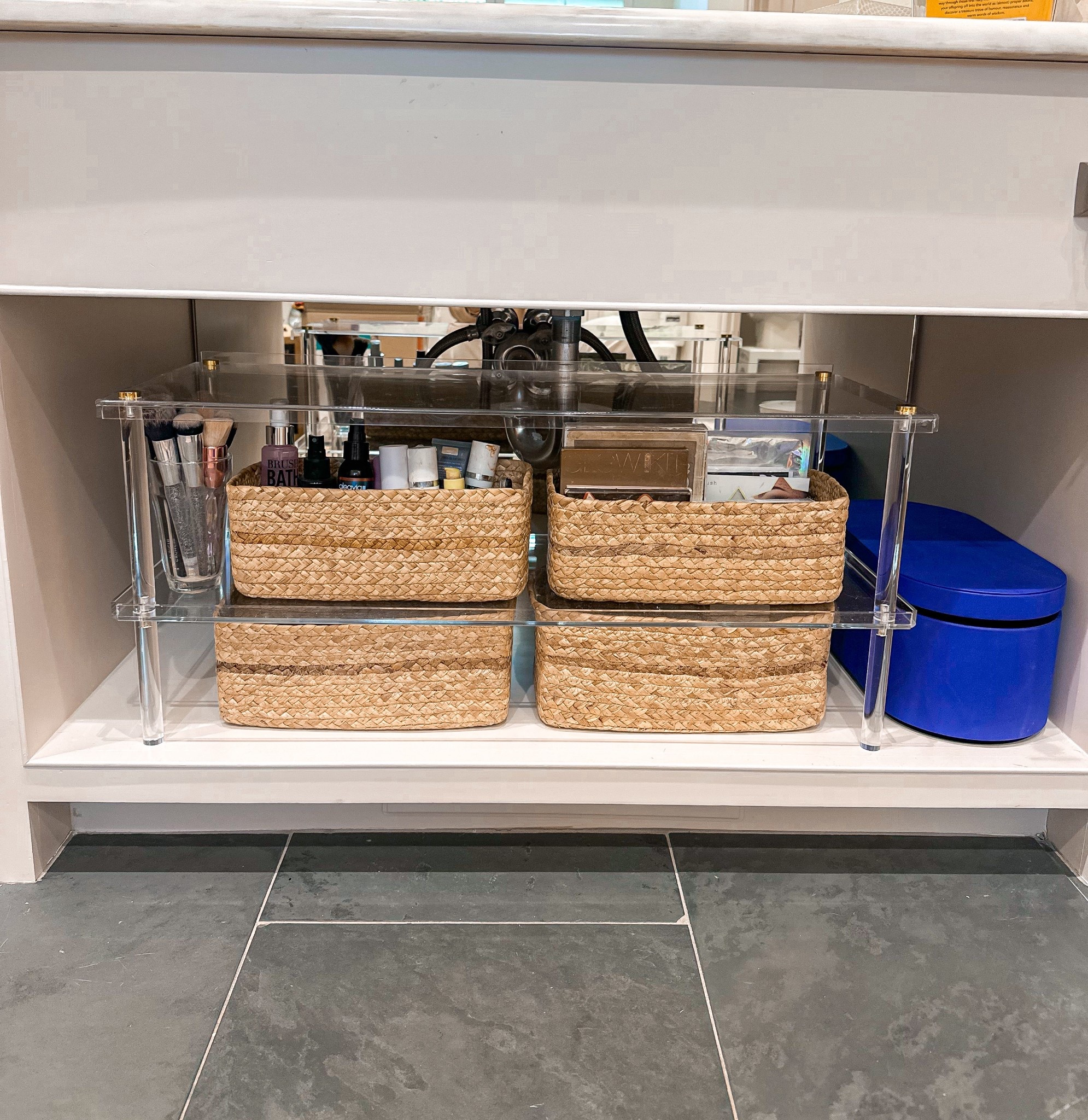 How to make the most out of an open space in the bathroom  