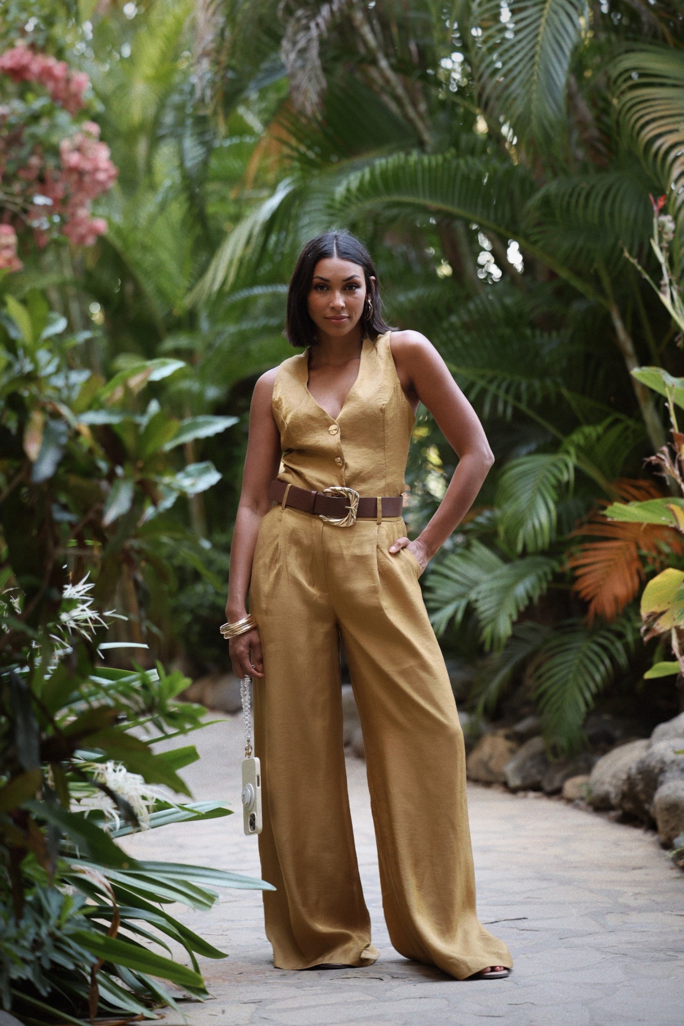 Gold pants set vacation night out 

#LTKStyleTip #LTKOver40 #LTKFindsUnder100