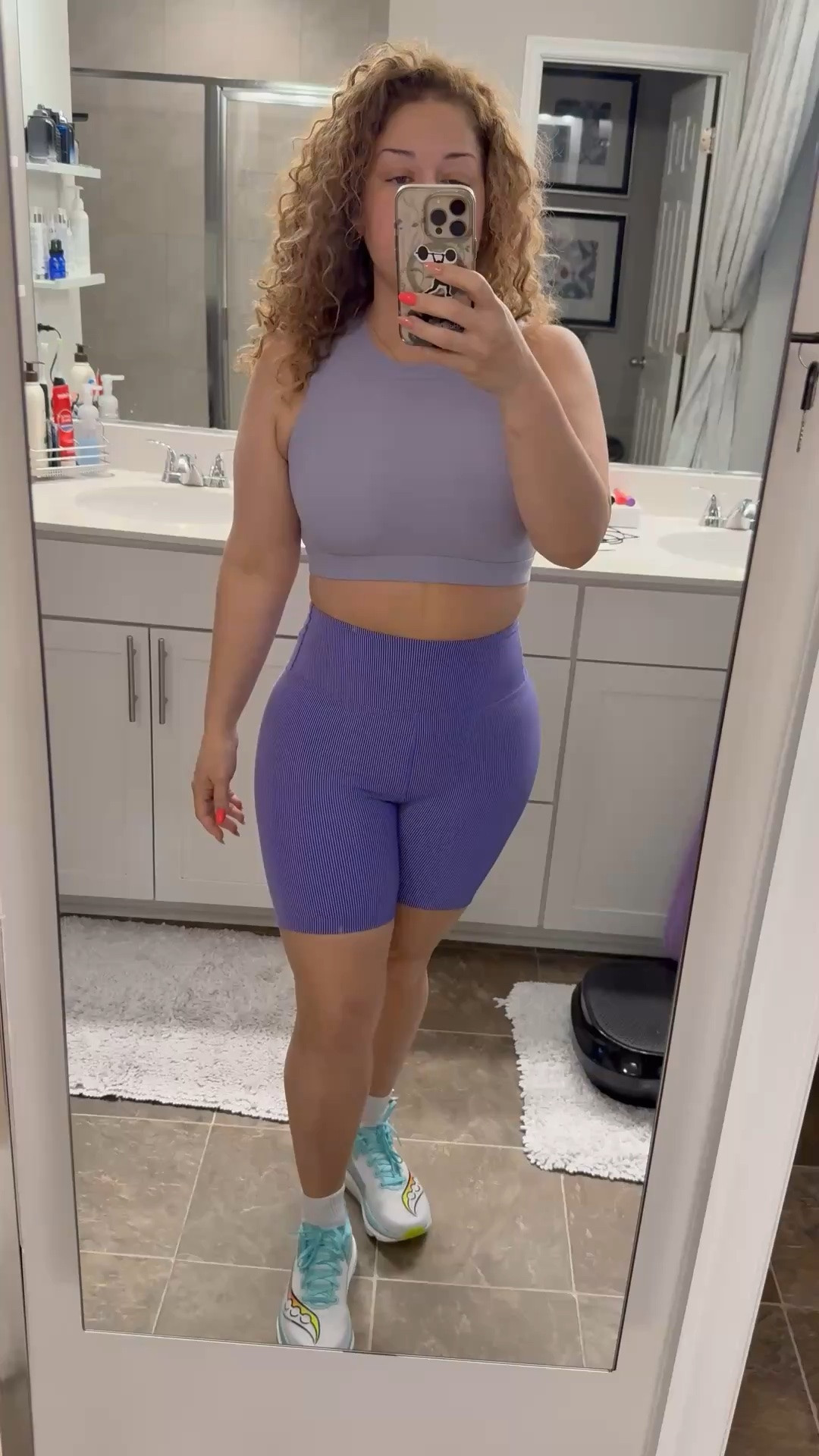 Purple gym girl era 💜✨
This matching Peloton set understood the assignment 👟💜