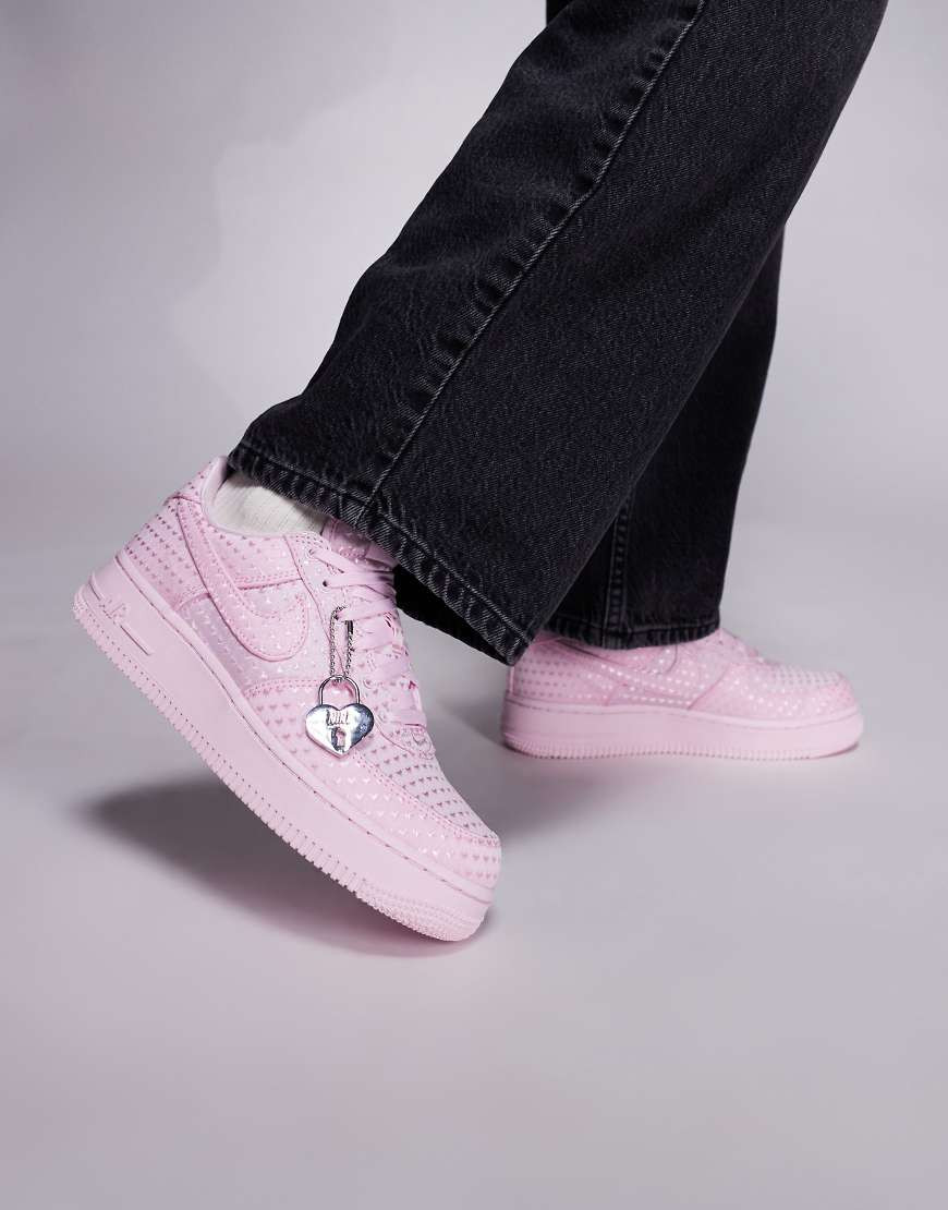 Nike Air Force 1 '07 Valentines trainers with embroidered hearts in pink | ASOS (Global)