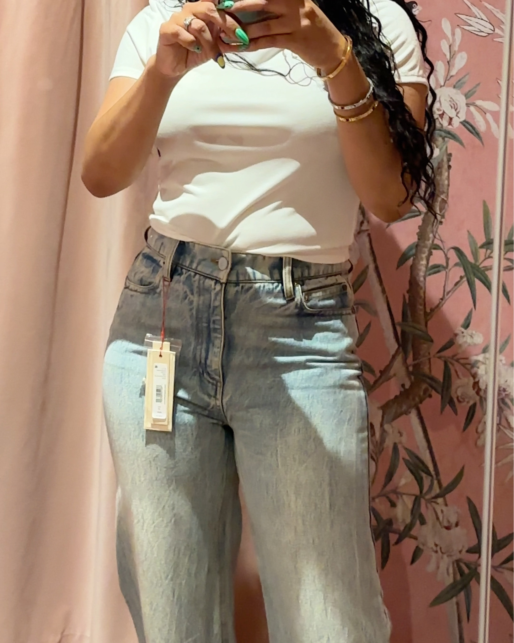 Fitting room chronicles with Alice & Olivia. Sugar, spice & everything nice! ✨🪩✨

#LTKVideo #LTKSaleAlert