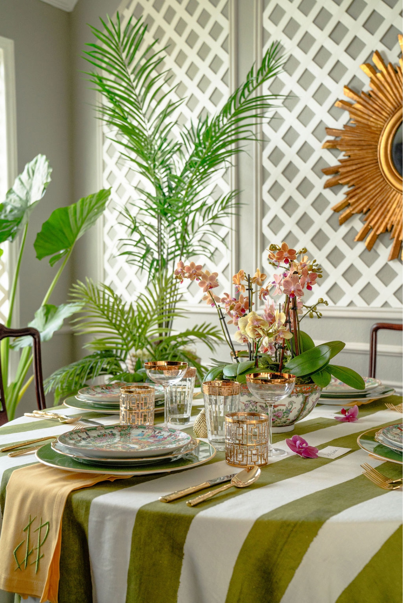 Set an elegant green and white chinoiserie table for your next dinner party. You are sure to wow your guests.

#chinoiserietablescape #greenandwhite table #dinnerparty #endofsummer
#endofsummercelebration

#LTKFind #LTKhome
