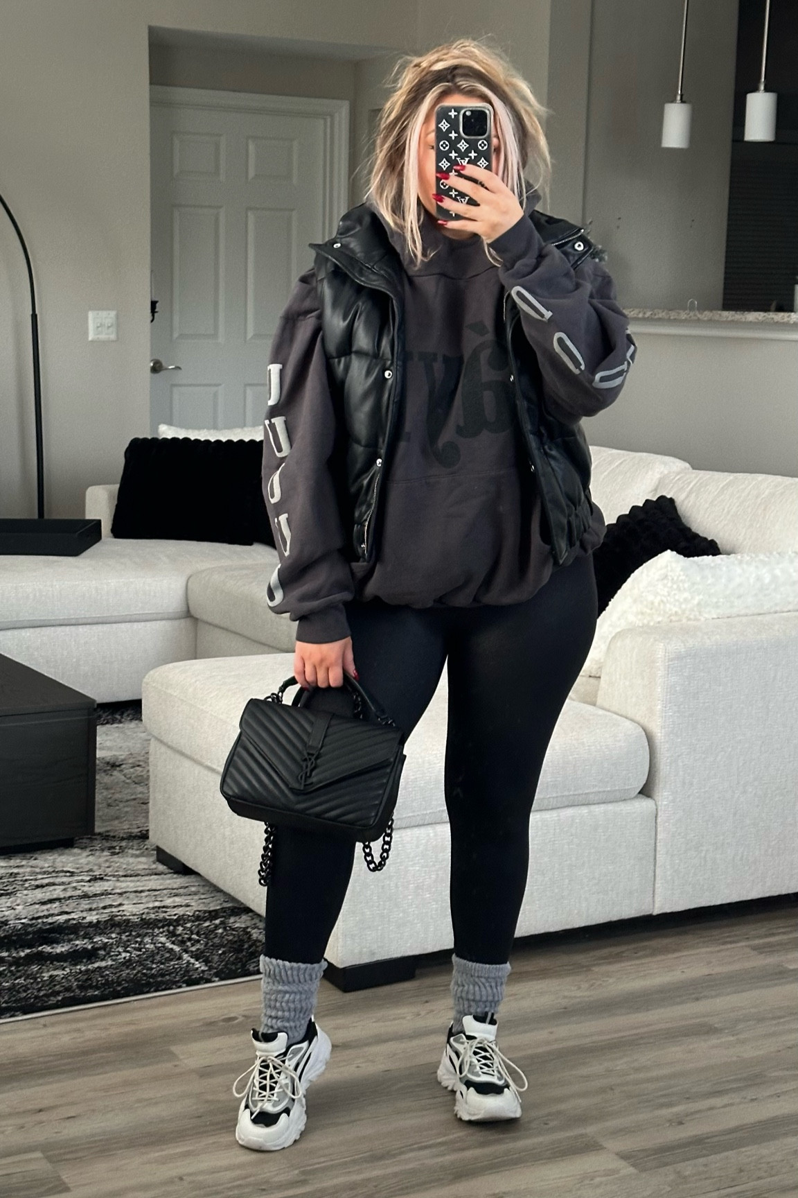 Street style OOTD 🖤
Sweater large
Pants large
Vest large 

#streetstyle 
#abercrombie

#LTKfindsunder100 #LTKstyletip #LTKmidsize