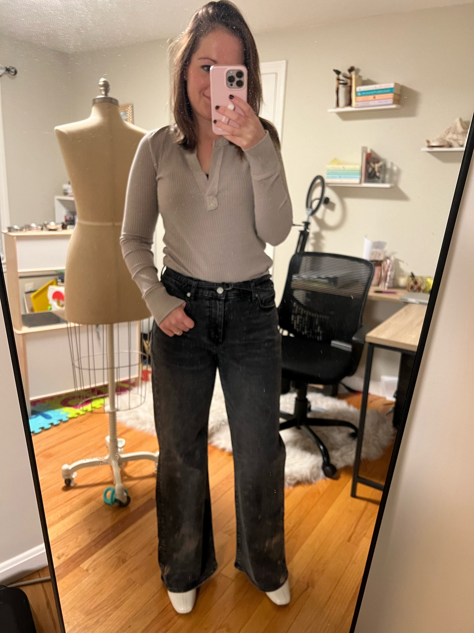 Pants - high wasted, size 4
Top- tts size s
Shoes- tts $40

#LTKfindsunder50 #LTKworkwear #LTKfindsunder100