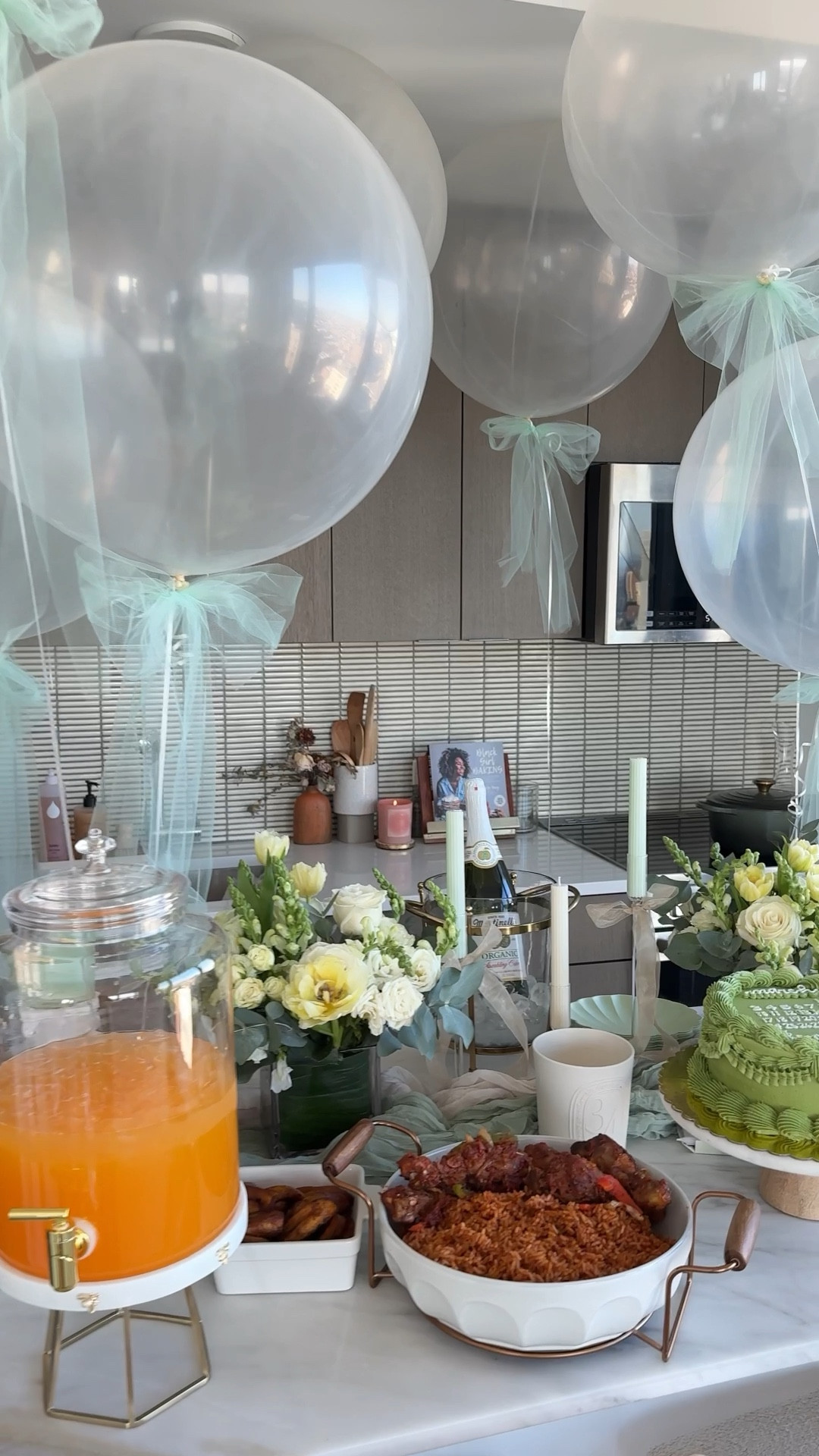 Back at it as the hostess with the mistress. Shades of green was the theme for this cute intimate birthday gathering #birthday #party #hosting 