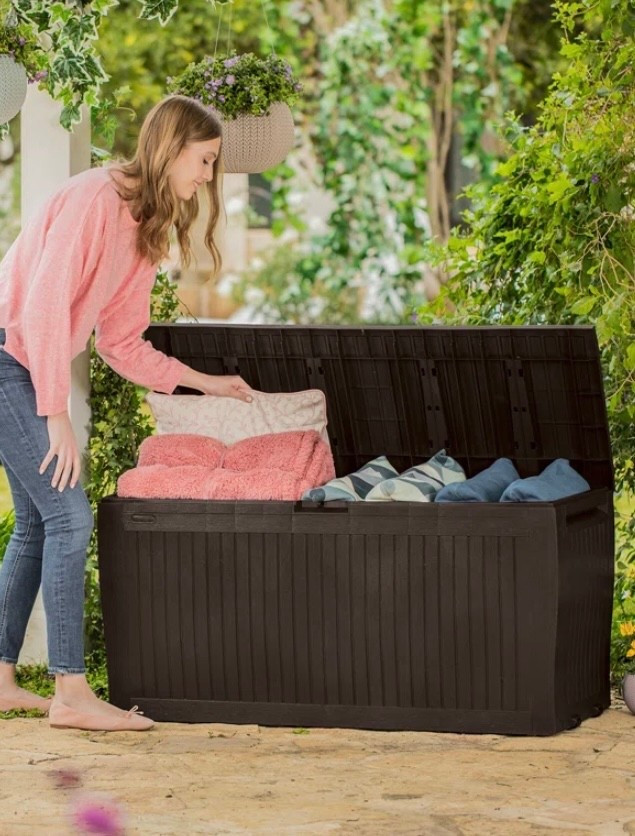 Keter 71 gallon deck box on major sale right now 🤎
Marked down to about $52 from $93 and it’s one of those pieces you’ll use nonstop for outdoor storage

If you’ve been needing a place for cushions, toys, or pool stuff this is a really good one to grab before it’s gone 🔗💬👇

#PatioSeason @Wayfair 

#LTKHome #LTKSaleAlert