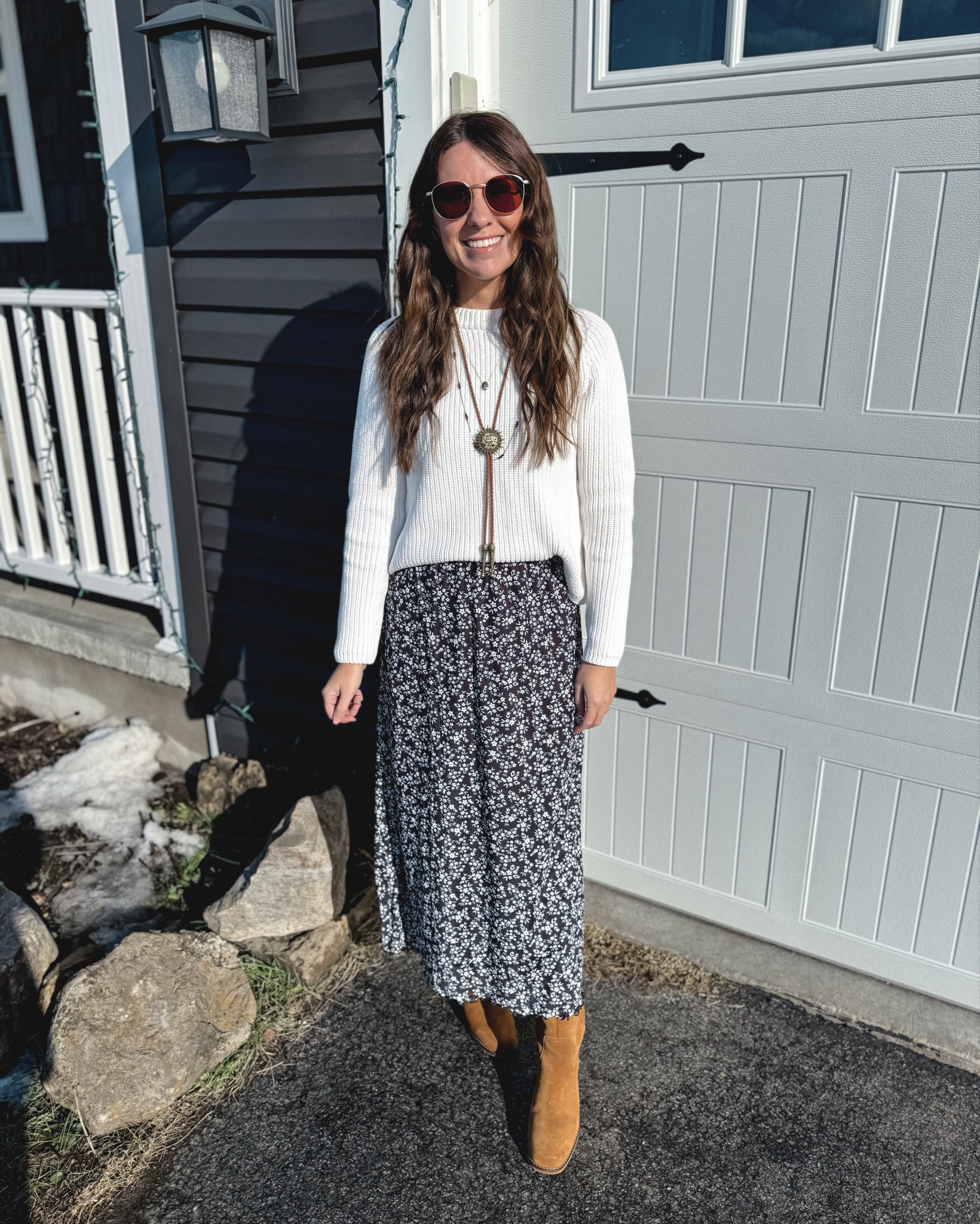 Wearing small in my sweater (also own it in tan and black), small in my skirt (also linked the slit version). My boots and bag are older so I linked similar. I linked my bolo tie and gold necklace. My other layering necklace is older so I found some similar ones. 



#LTKFindsUnder100 #LTKPetite #LTKgrwm