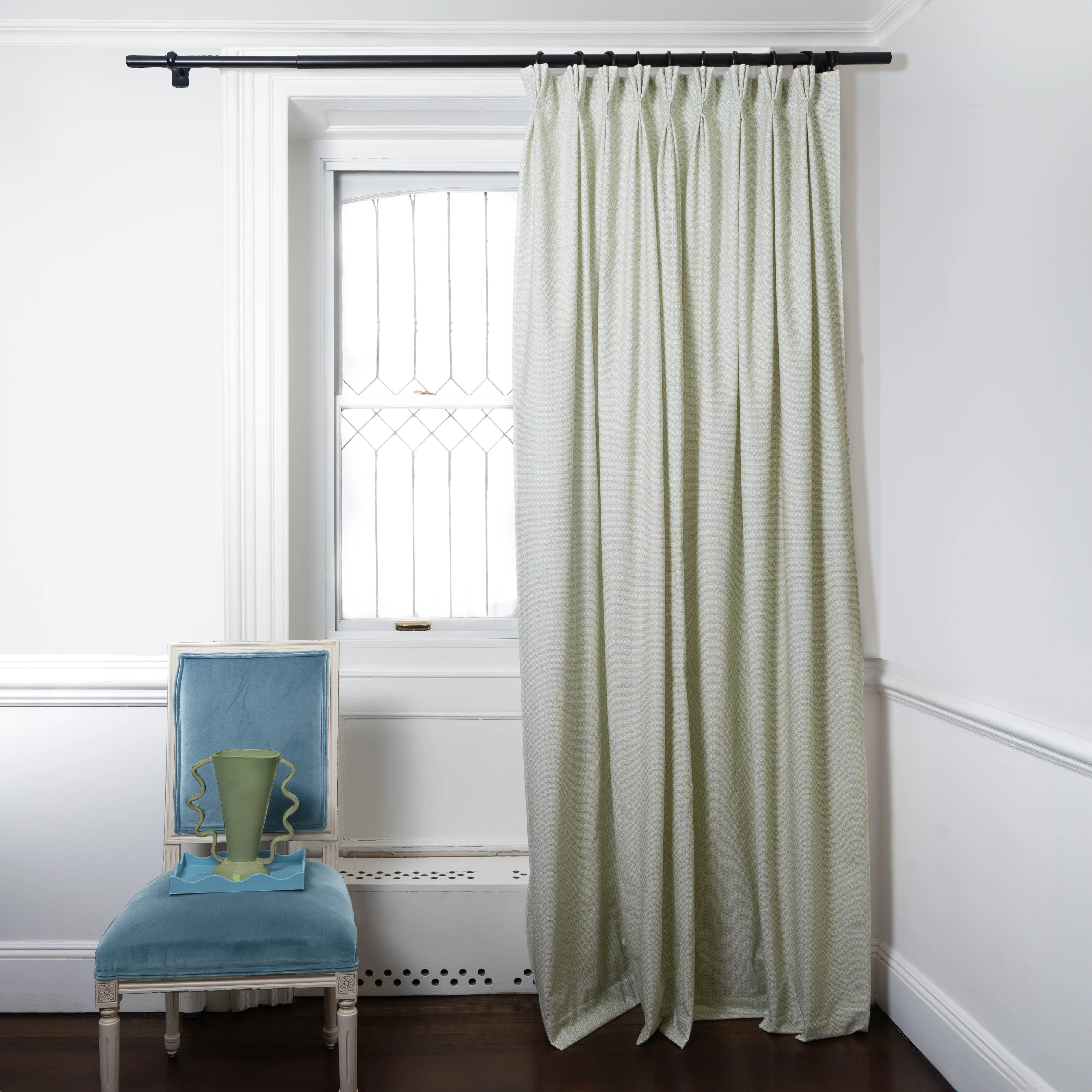 Loomi Moss
                Custom Curtain | Pepper