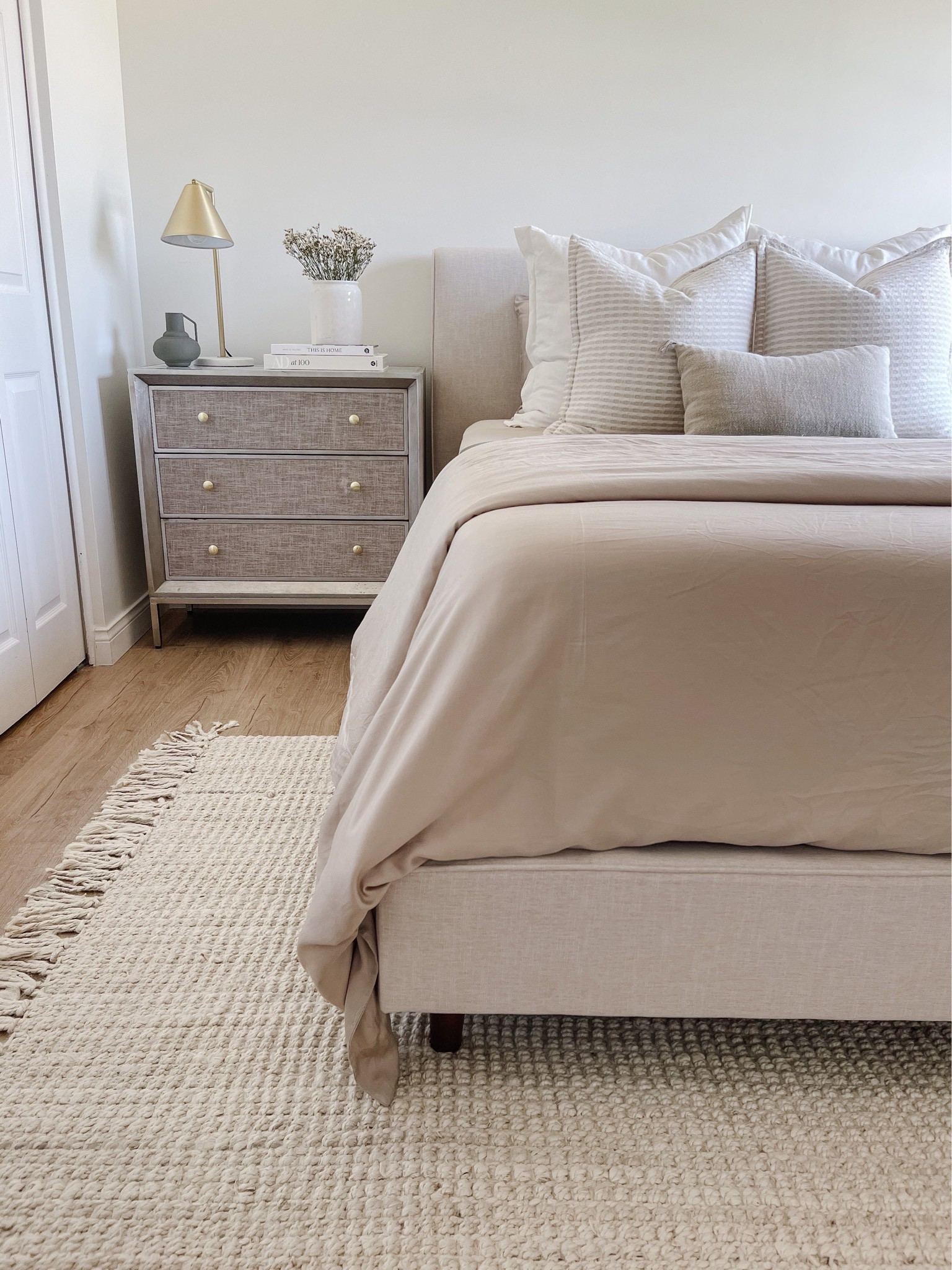 Are you looking to update your bedroom? From cozy bed frames to stylish dressers, create a space of comfort and style where relaxation meets everyday luxury.

#bedroomdecor #cljsquad #amazonhome #organicmodern #homedecortips #bedroommakeover #bedroomstyling #bedroomideas

#LTKFind #LTKSeasonal #LTKhome