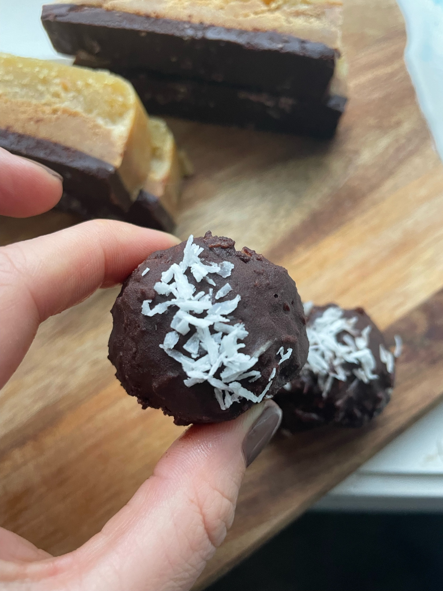 The PERFECT HOLIDAY TREAT!!!!!

Coconut Chocolate Truffles


2C shredded coconut
1/4C coconut milk
2 tbsp coconut oil
4 tbsp maple syrup
1 tsp vanilla
1 bar of dark chocolate

1. In a bowl combine coconut, coconut milk, maple syrup, coconut oil and vanilla 
2. Shape into snow men and place in the fridge
3. Melt your chocolate and dip your snowman
4. Keep in the fridge until you are ready to eat them


#LTKHoliday #LTKCyberWeek #LTKGiftGuide