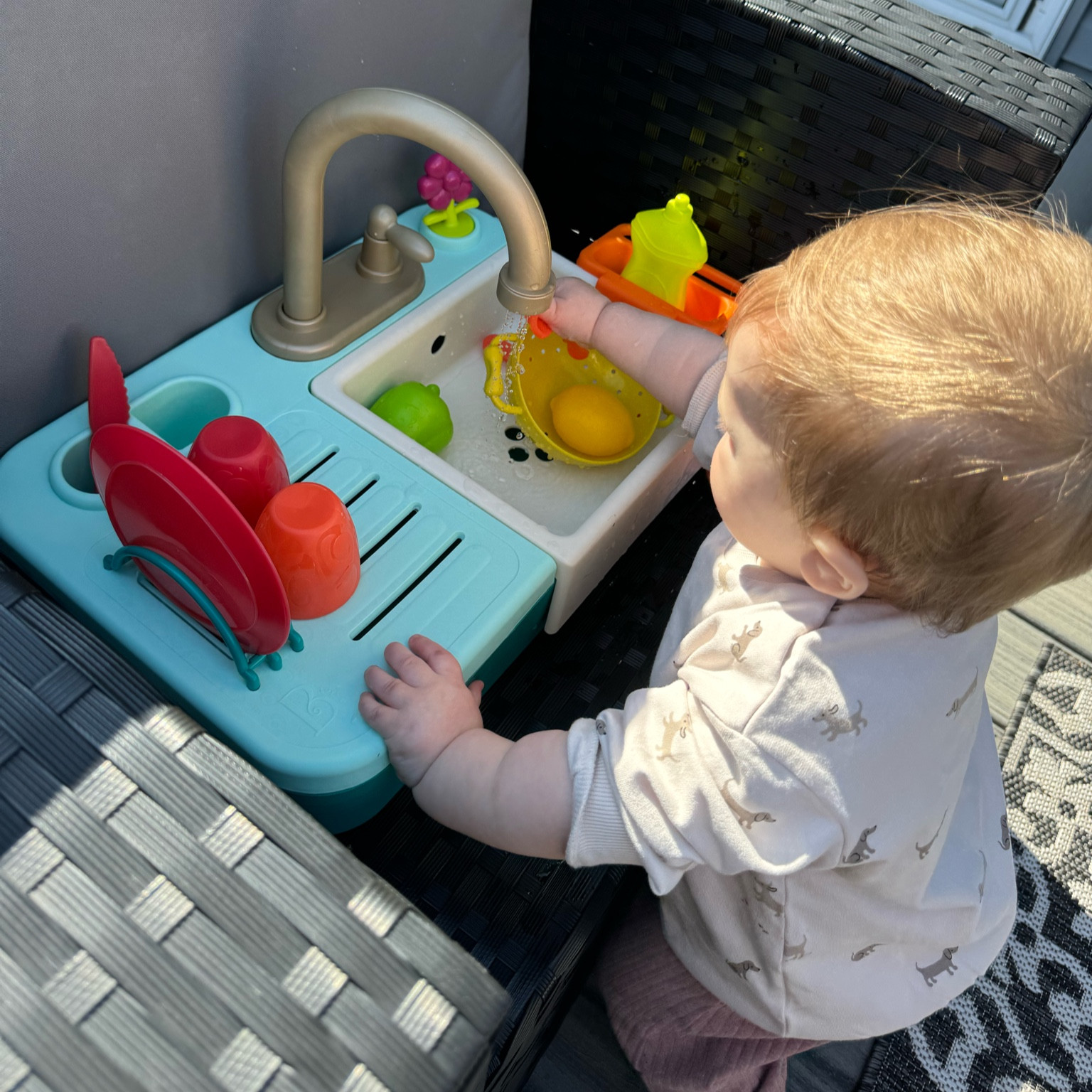 super fun pretend kitchen sink with running water! perfect for spring and summer outdoor sensory play. comes with pretend food, colander, cups, plates, utensils, caddy, dish soap & scrub brush. 

#LTKkids