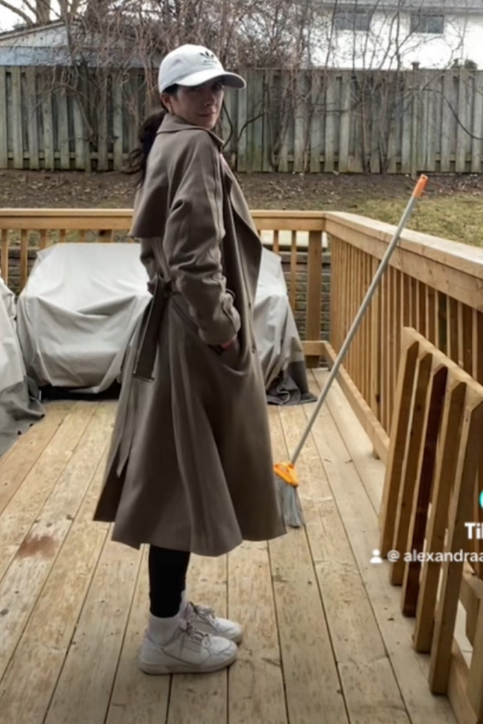 Trench coat
Wearing xxs

#LTKSeasonal #LTKSpringSale