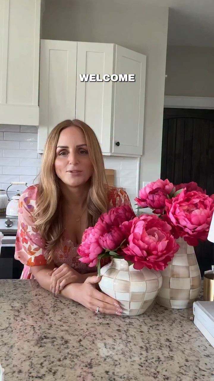 Welcome to my series, upgrade your life! DAY 1! Tired of crappy flowers! I got you!! These look real and make my life happier, just seeing them every day! ♥️🌸💕