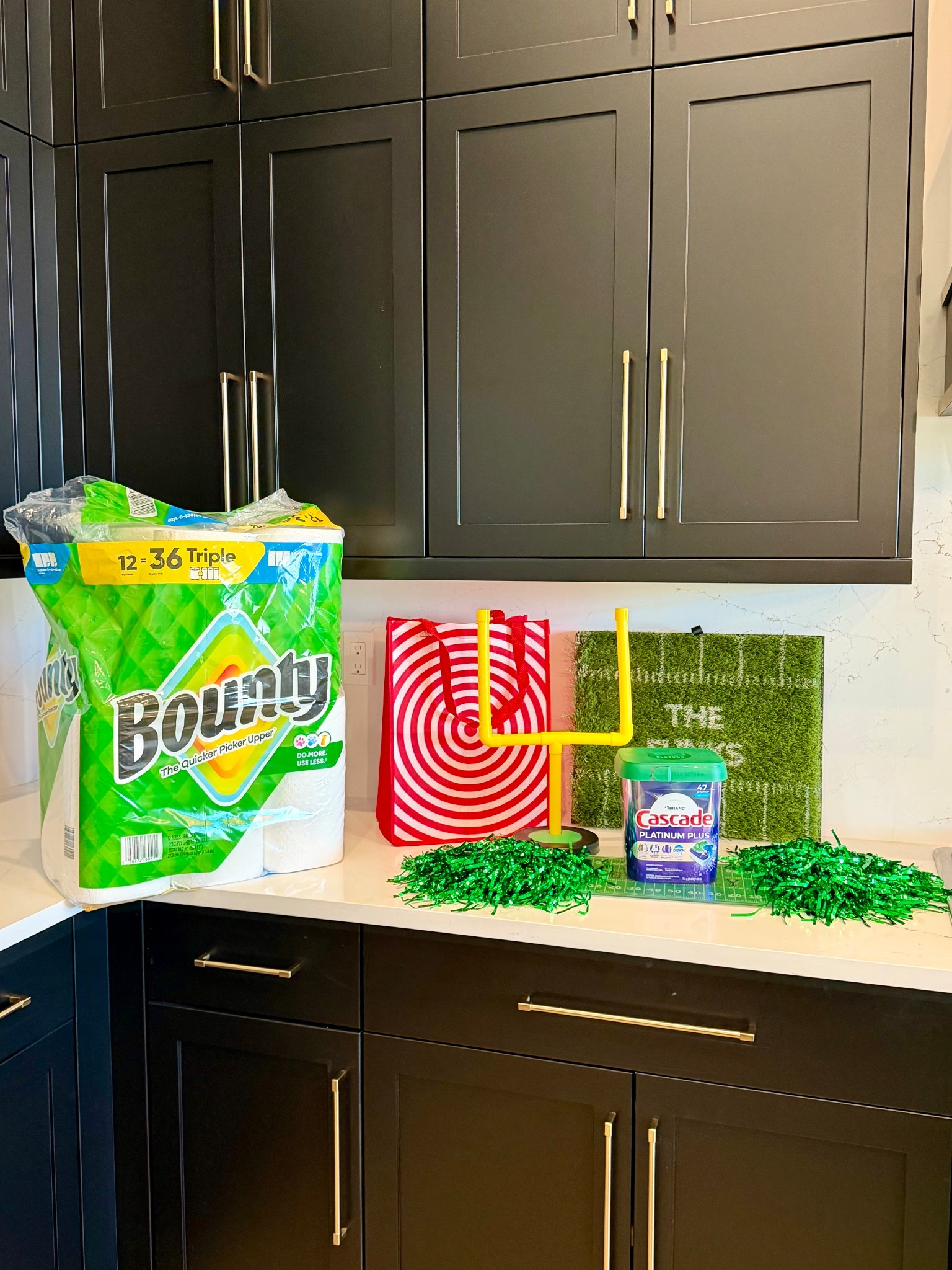 #ad getting the house cleaned and ready for my football watch party! @bountypapertowels and @mycascade @target  #myeverythingand
#bountypapertowel #cascade
# TargetPartner #target