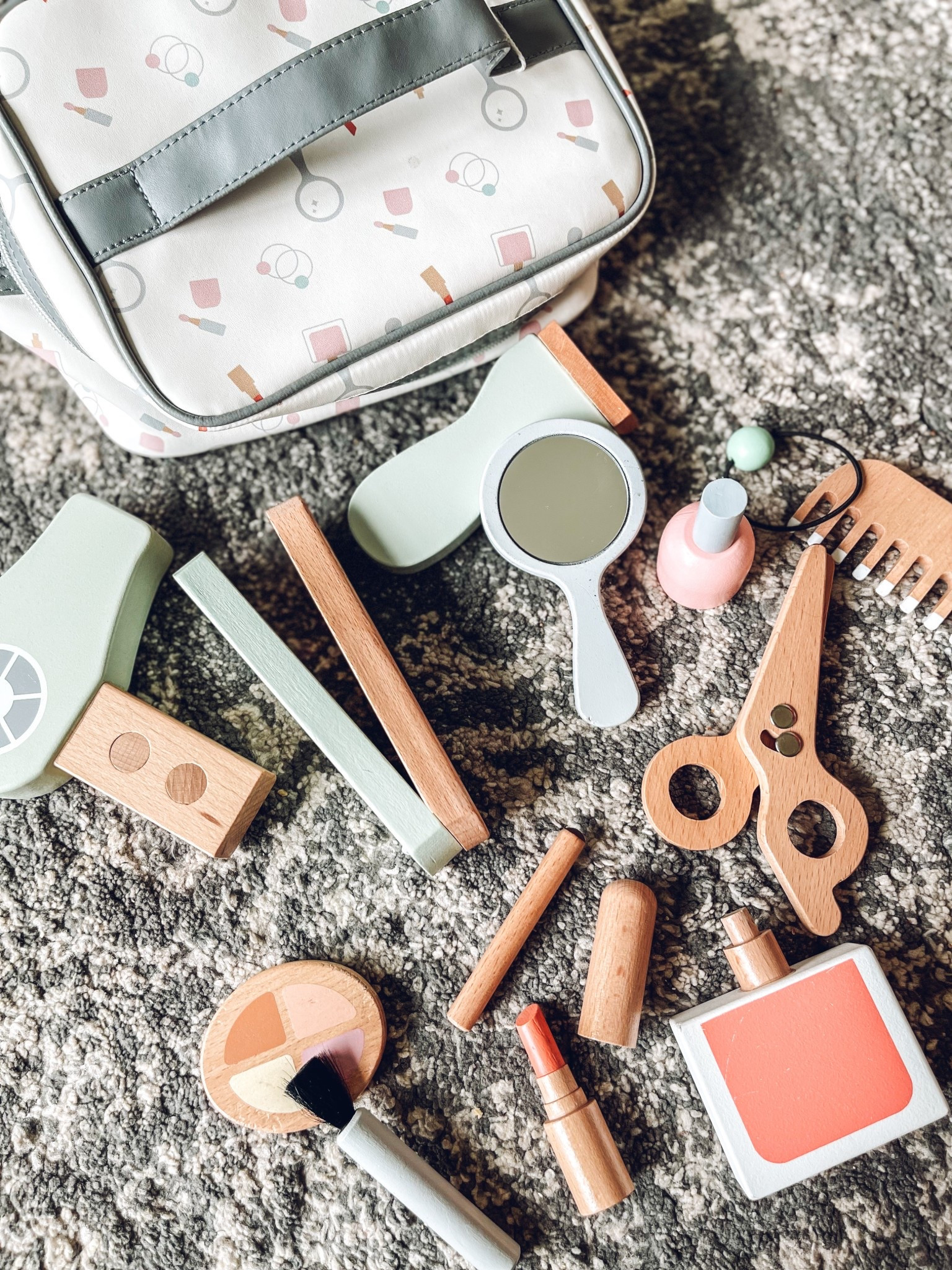 The absolute SWEETEST toddler hair + makeup set! 💄💋

#LTKKids #LTKBeauty