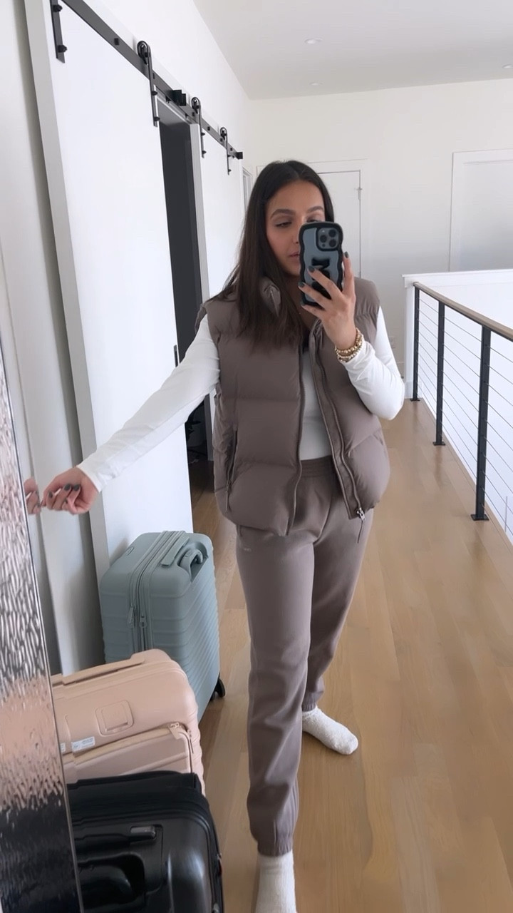 Aritzia sale happening right now! I’m wearing a small in the vest and medium in the sweatpants!

#LTKHoliday #LTKsalealert