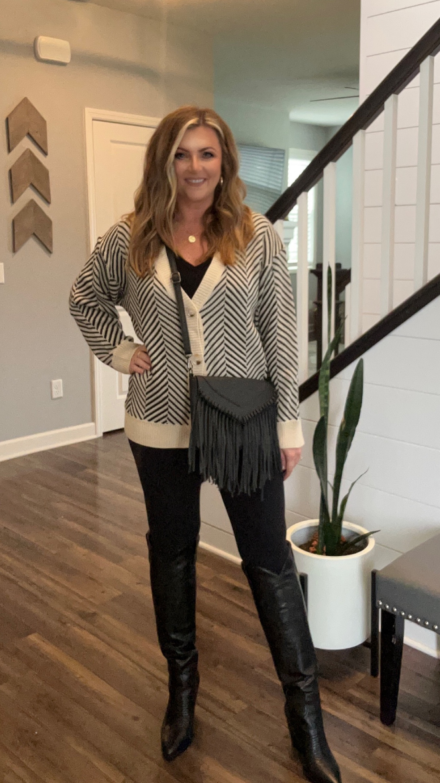 Oversized sweater w/leggings outfit Inspo!
Stats: 150 lbs, 5’3”
Size: M

#LTKshoecrush #LTKfindsunder50 #LTKstyletip